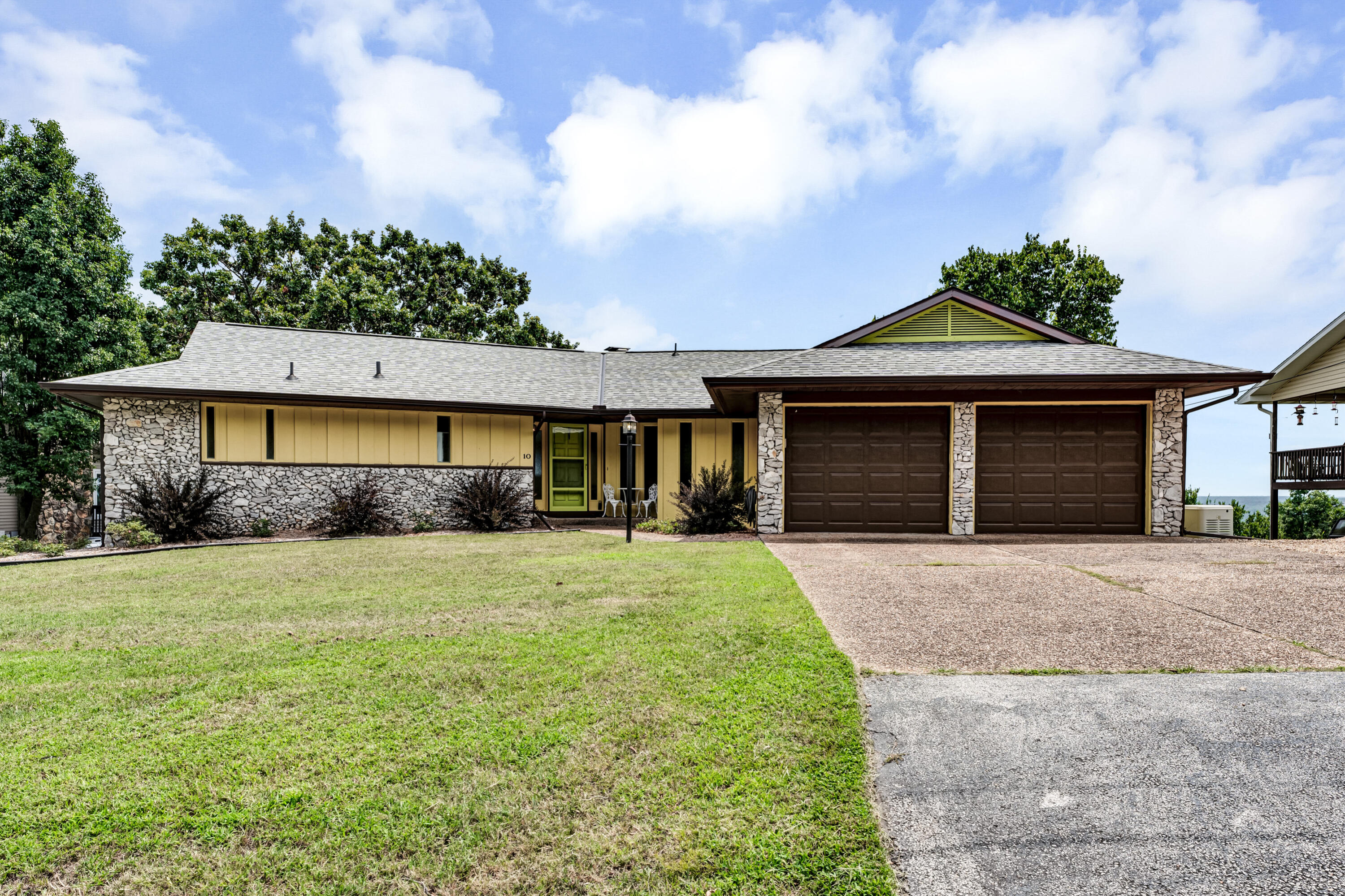10 Hillcrest Drive — photo