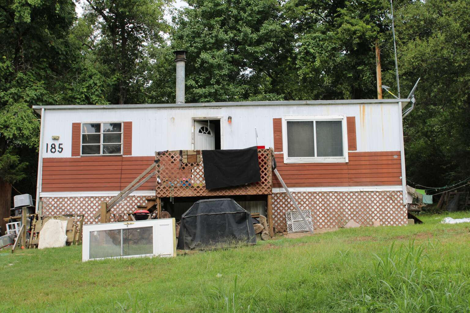 185 Lakeview Drive — photo