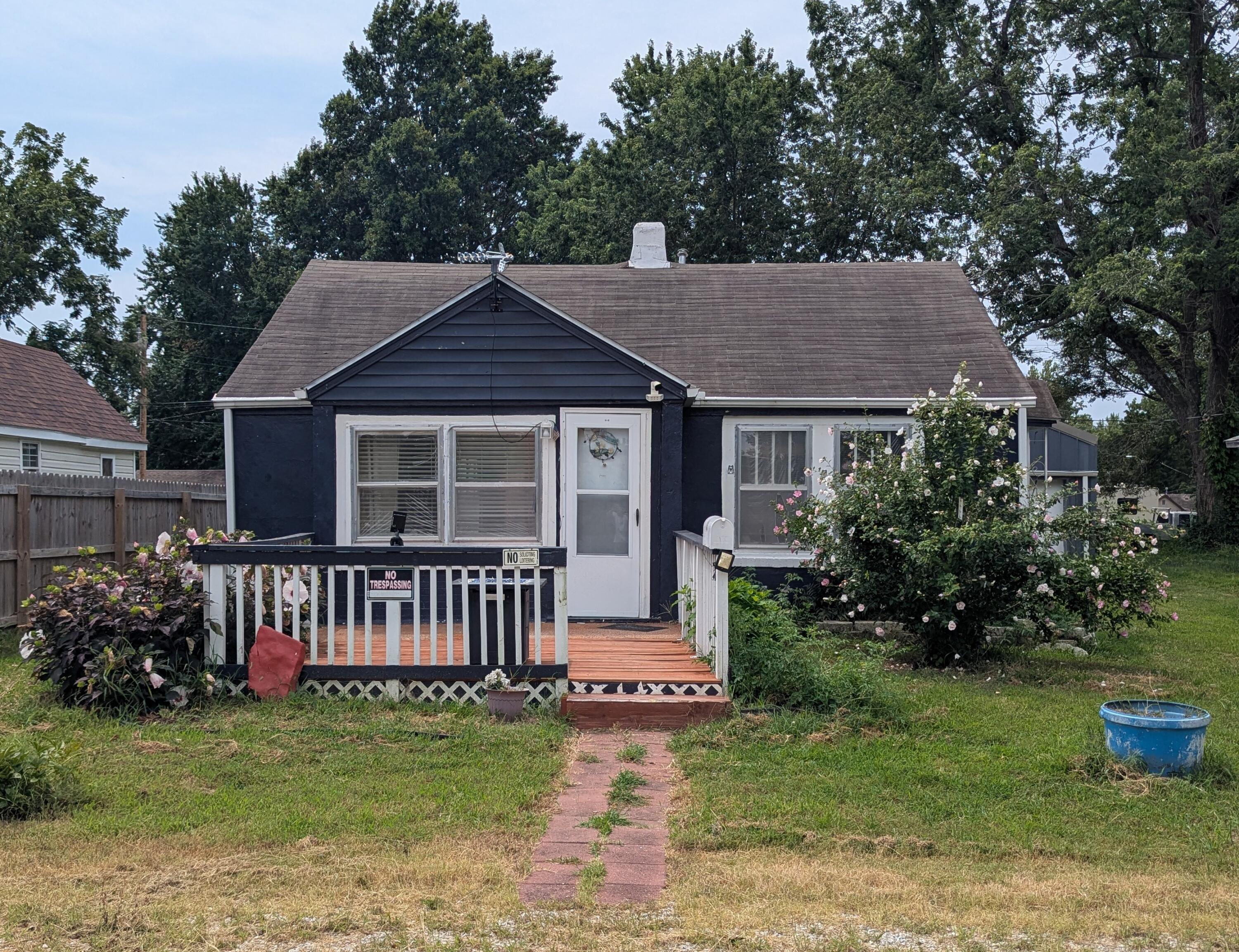 18 W Delta Street — photo
