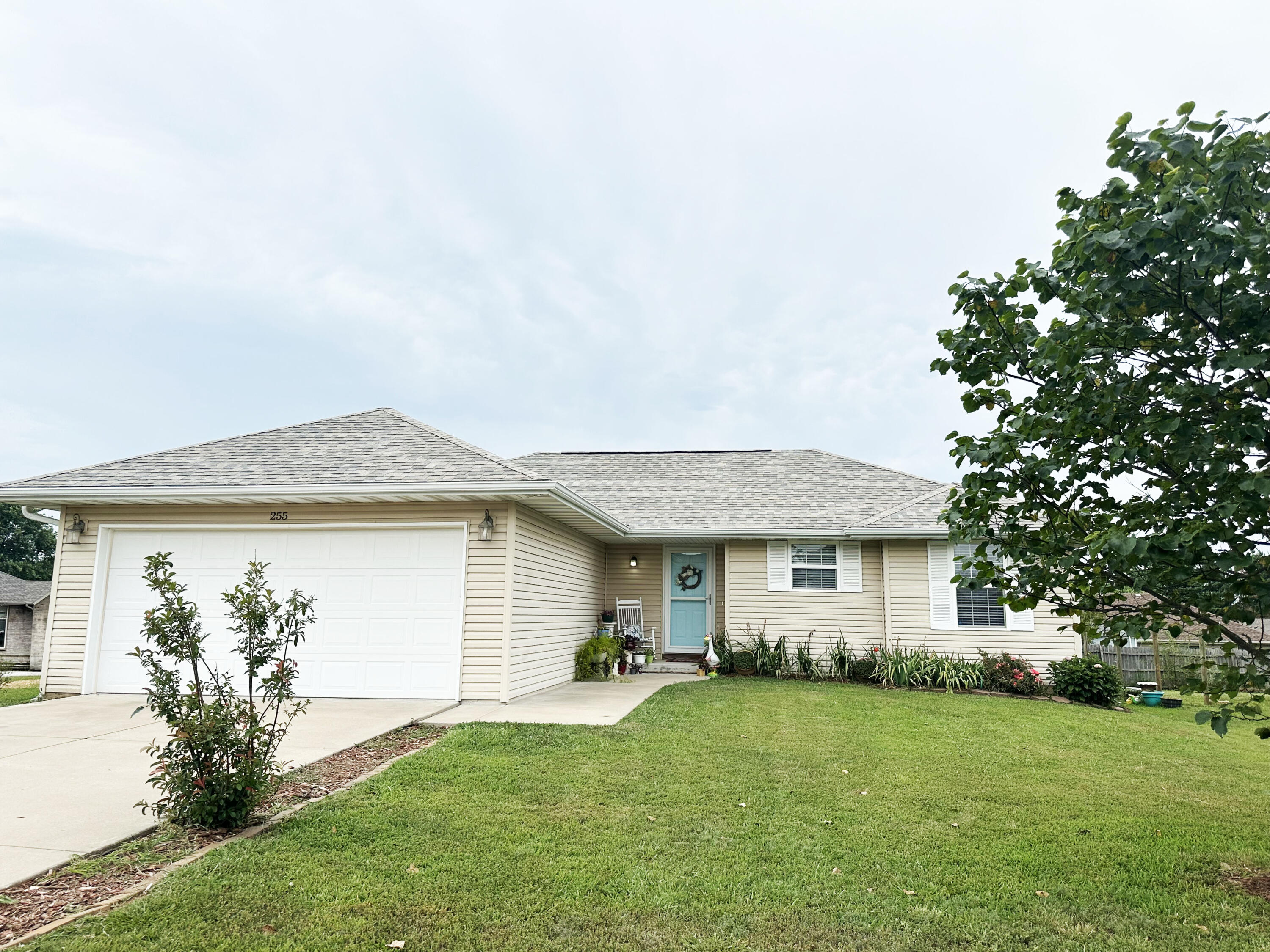 255 Maplewood Drive — photo