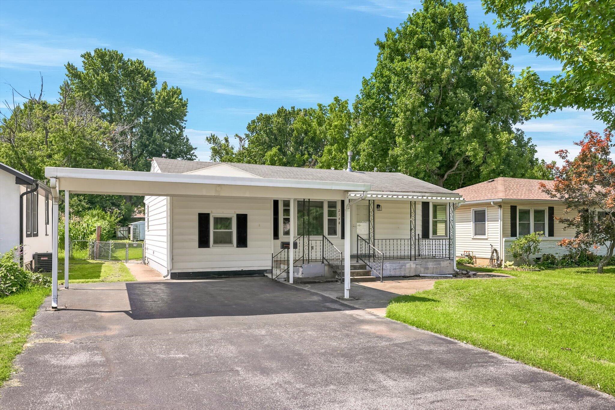 2148 E Walnut Street — photo