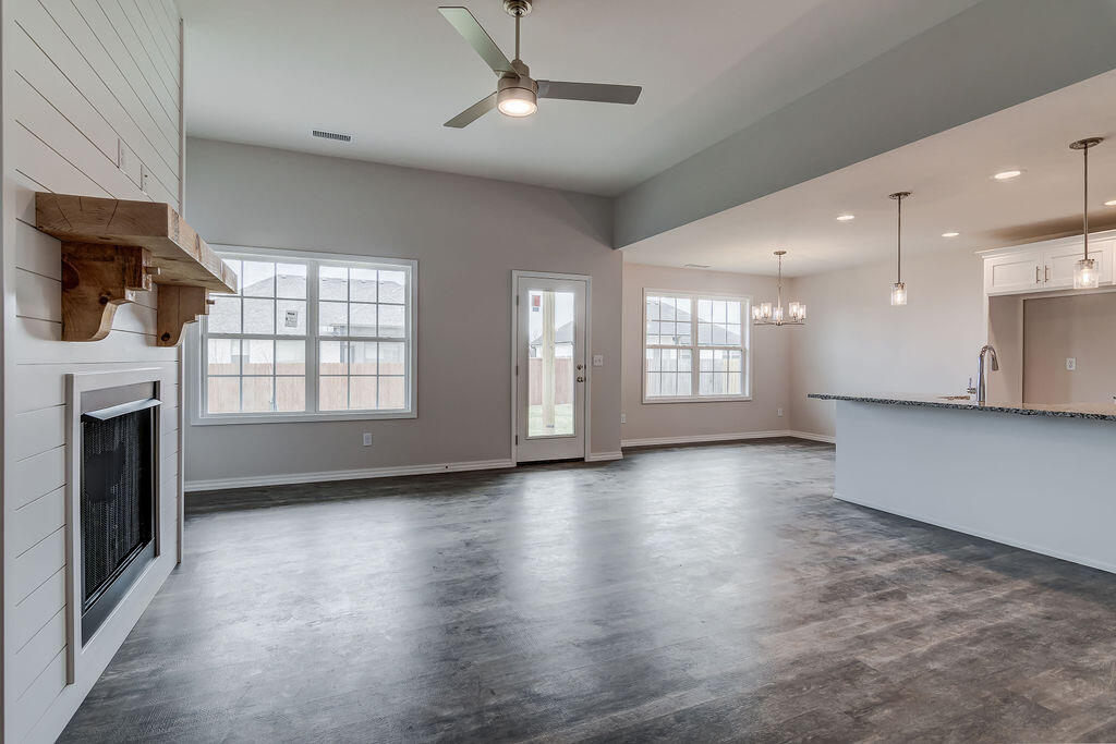 650 W Castor Loop, Nixa, MO 65714 — photo 2