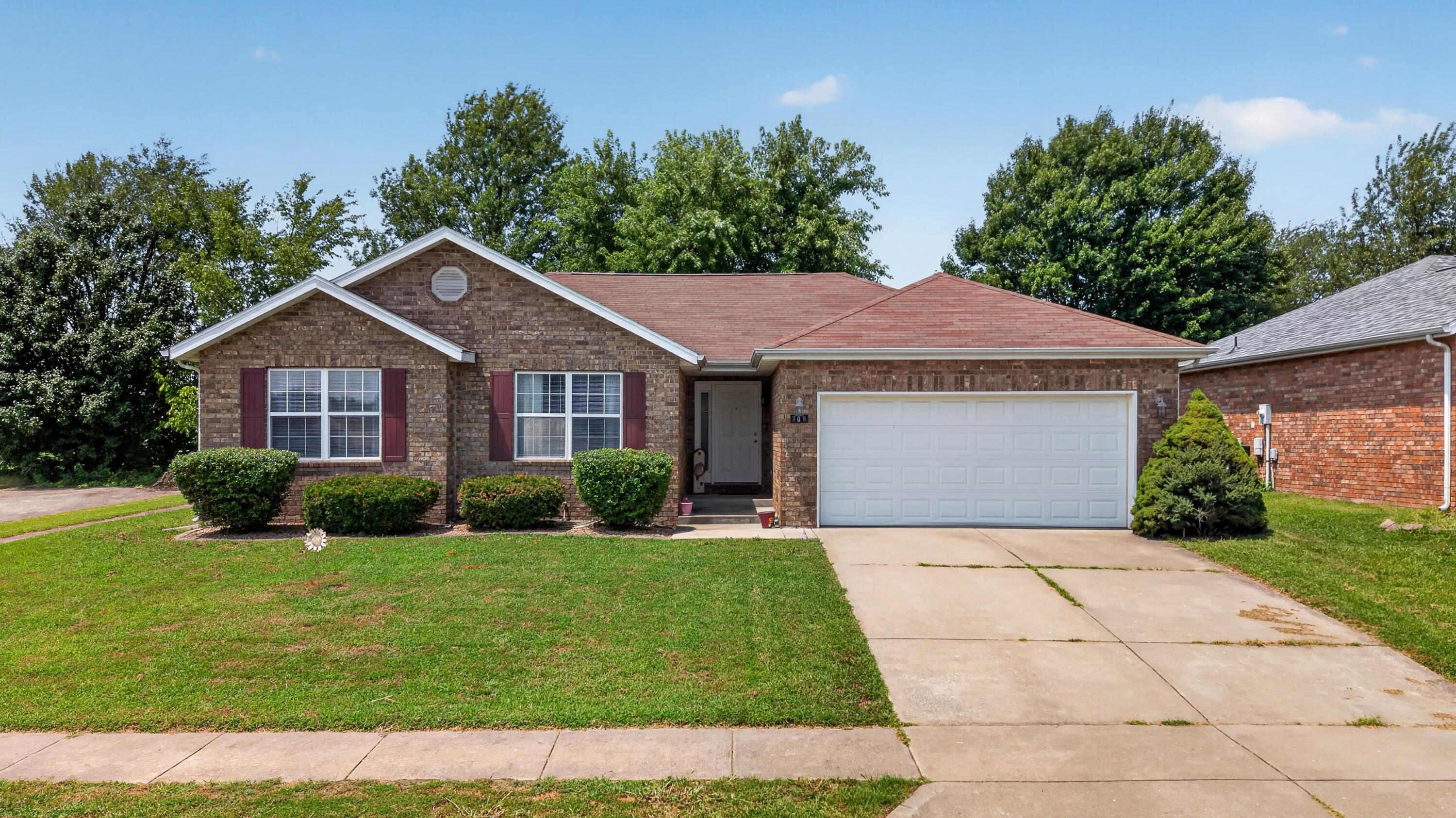 709 S Hazelnut Avenue, Springfield, MO 65802 — photo 2