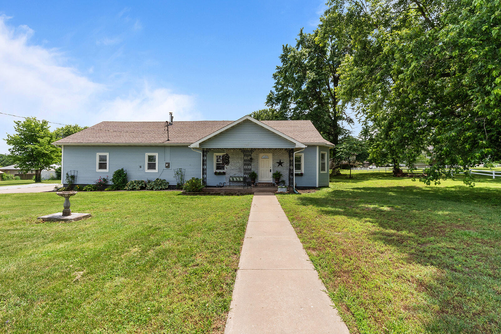 322 E Drive Street, Clever, MO 65631 — photo 2