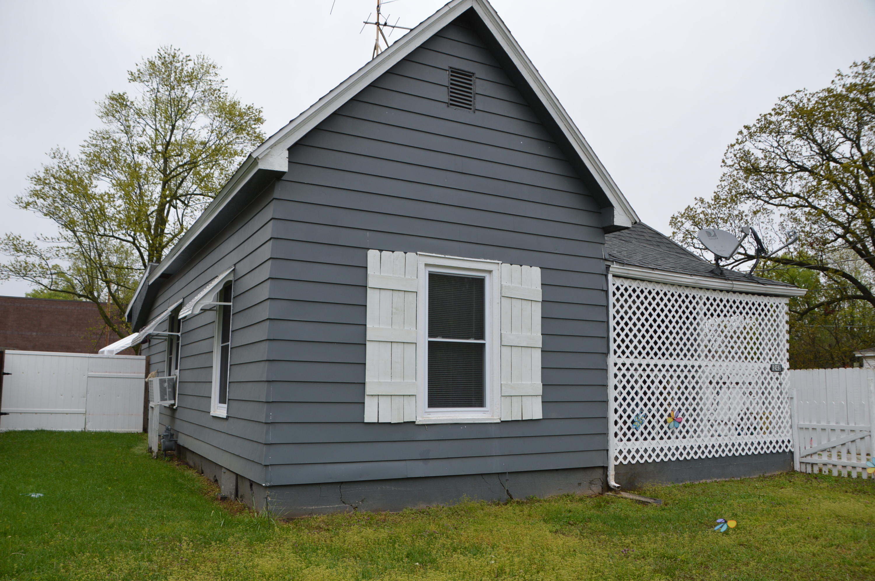 1243 E Thoman Street — photo