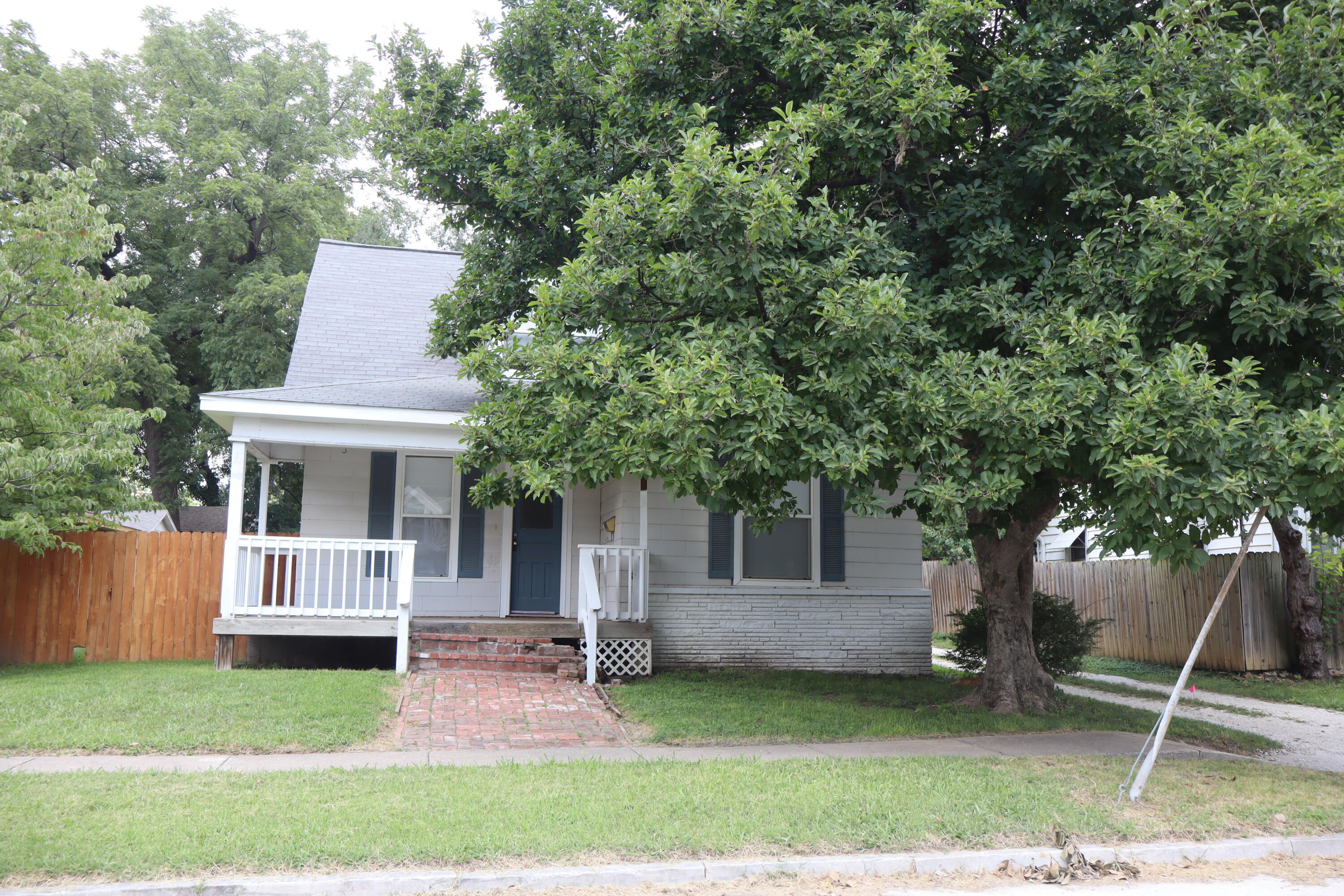 715 E Lynn Street, Springfield, MO 65802 — photo 2