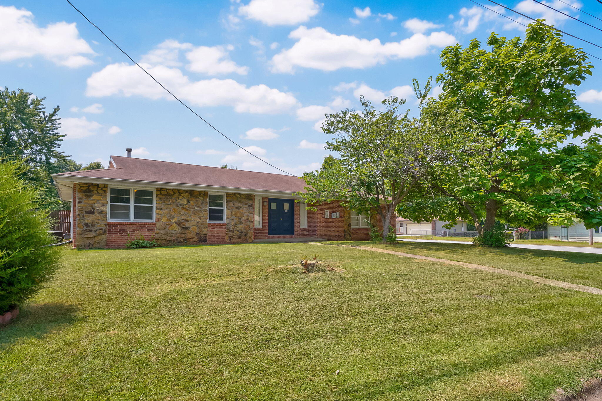 1956 E Greenview Street, Springfield, MO 65803 — photo 2