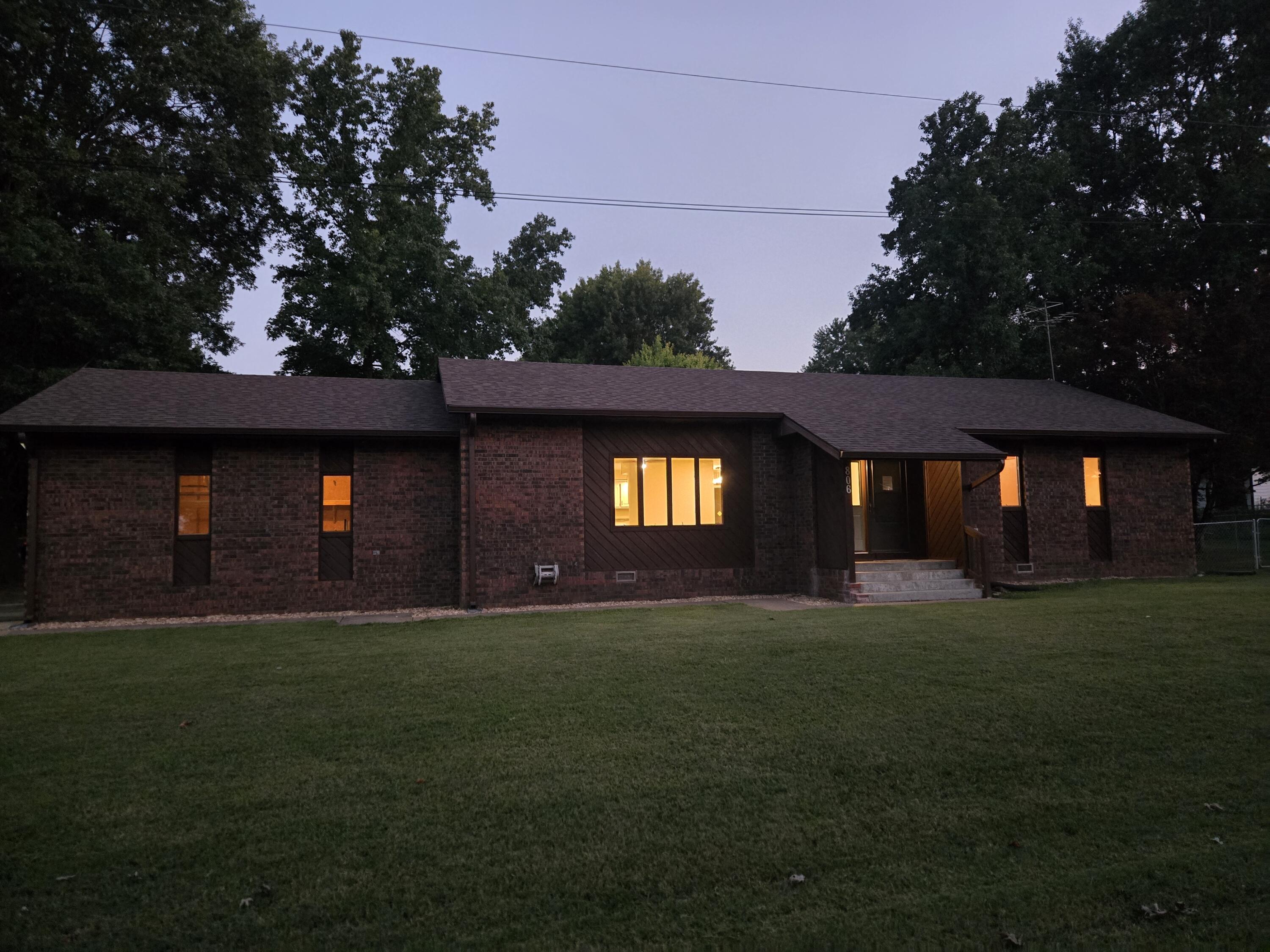 806 E Springfield Street, Aurora, MO 65605 — photo 3