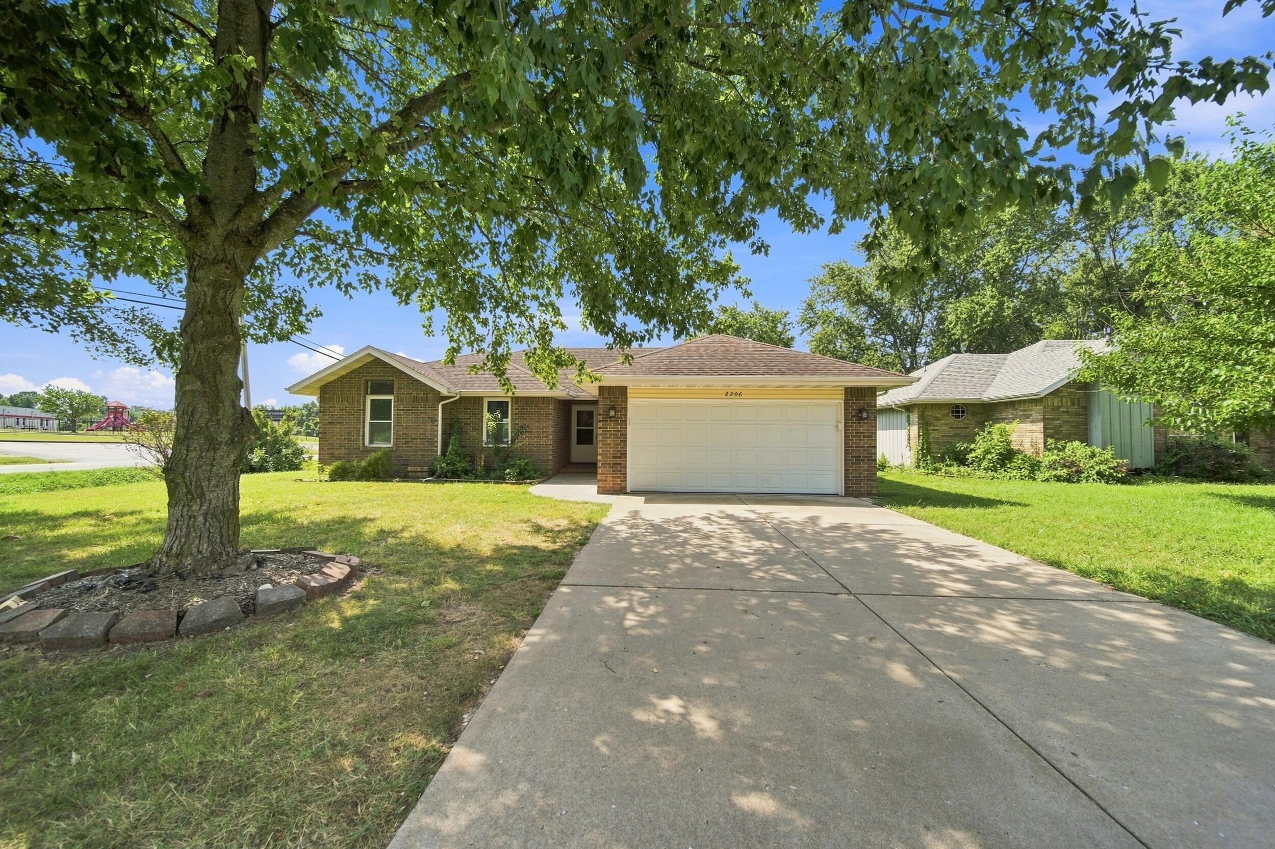 2206 W Rockwood Street — photo