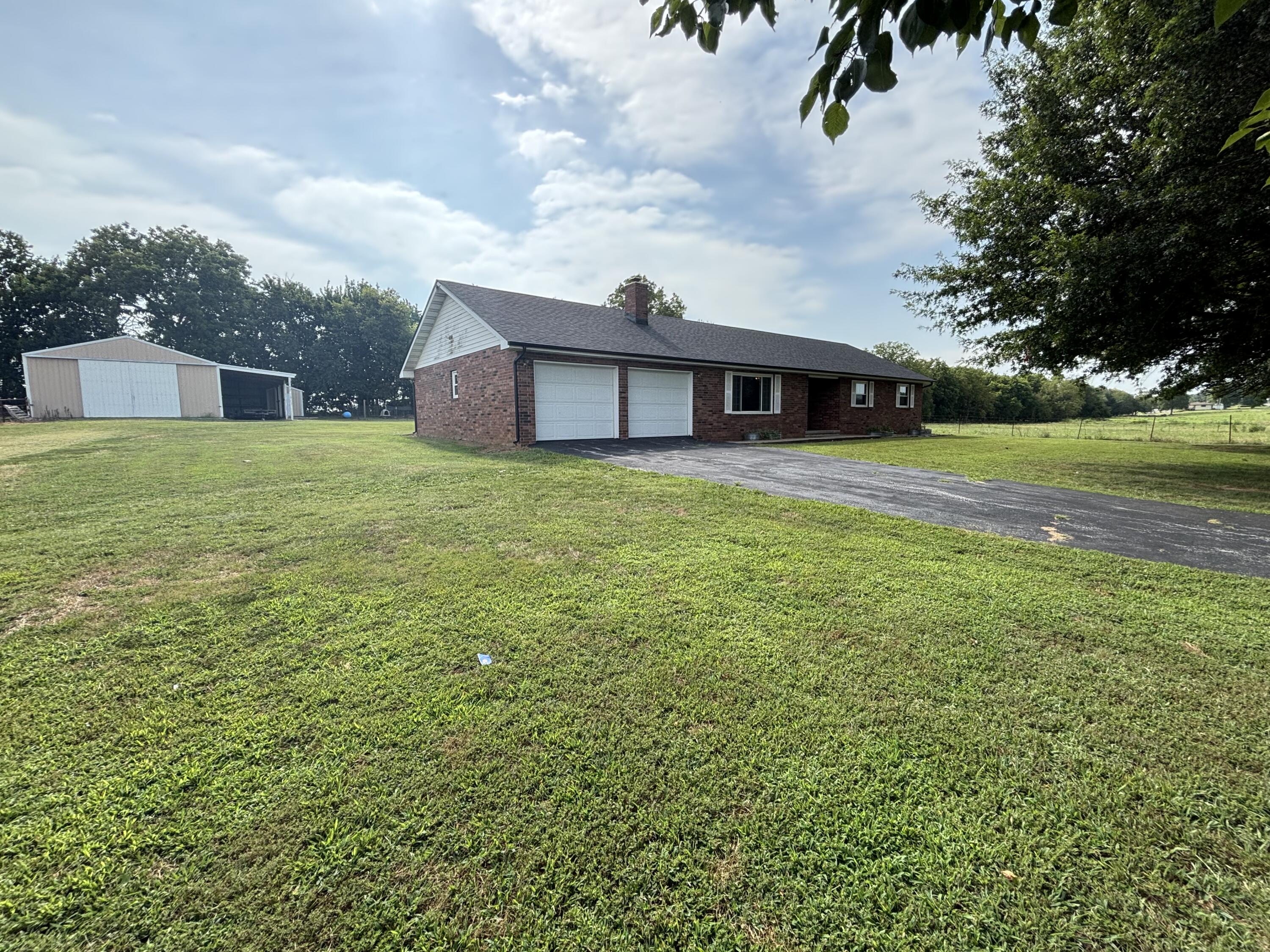 17722 Lawrence 1200 — photo