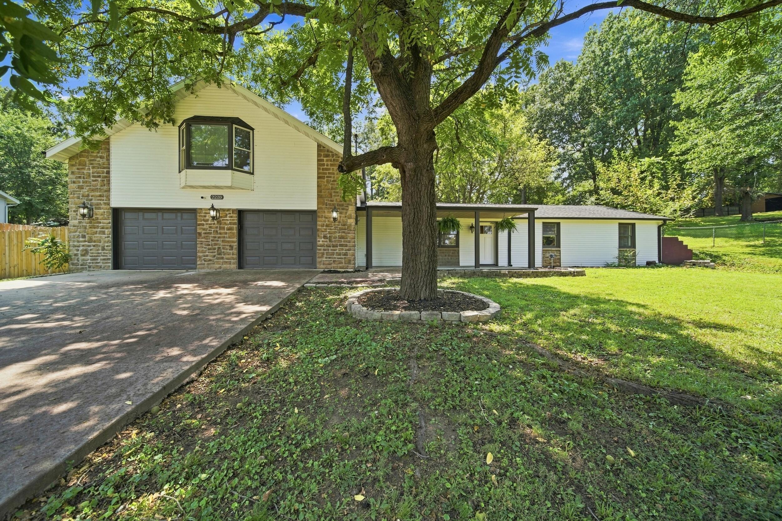 2228 E Huntington Street — photo