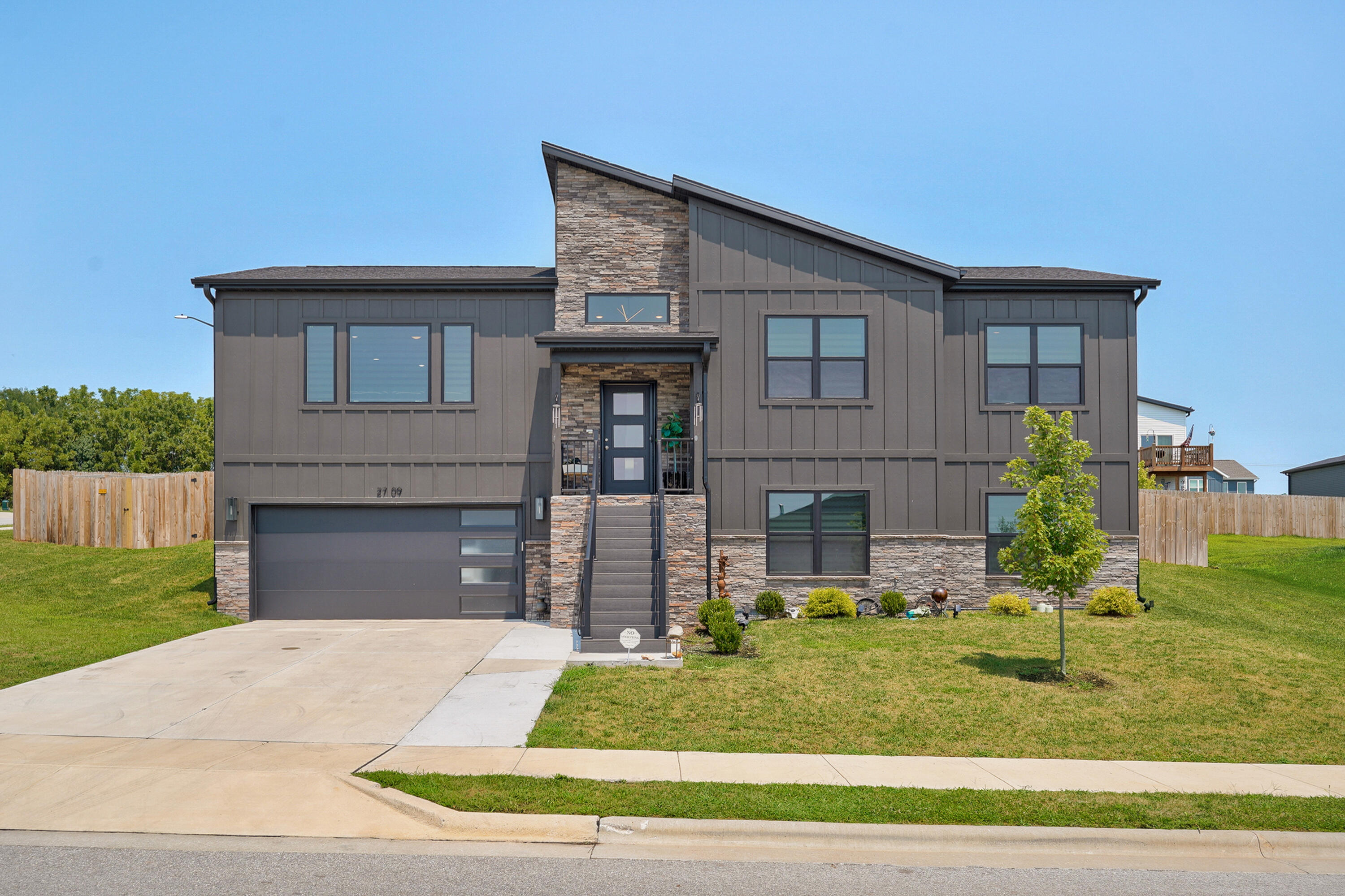 2709 W Pigeon Drive — photo