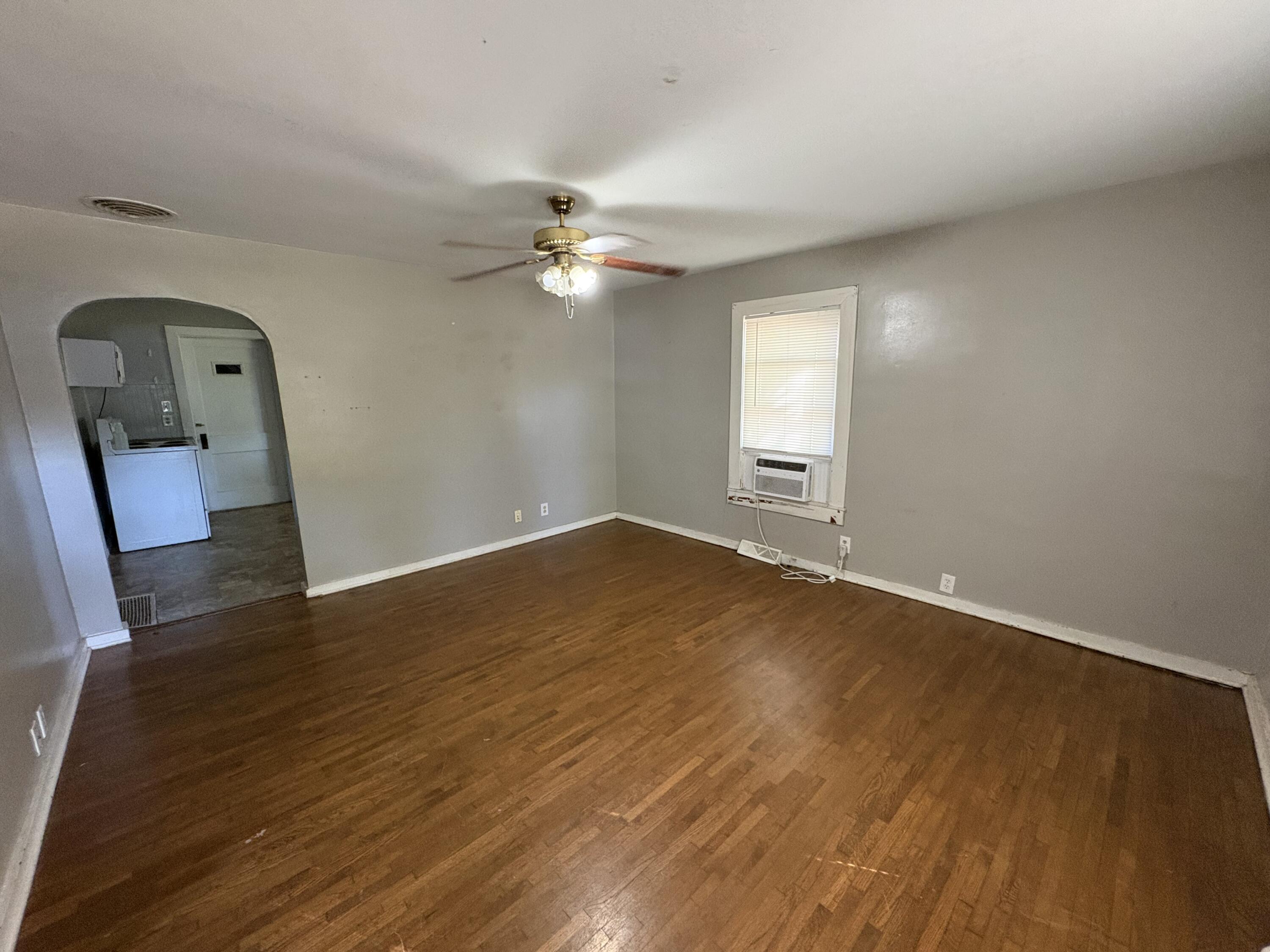 403 E Highland Street, Aurora, MO 65605 — photo 2