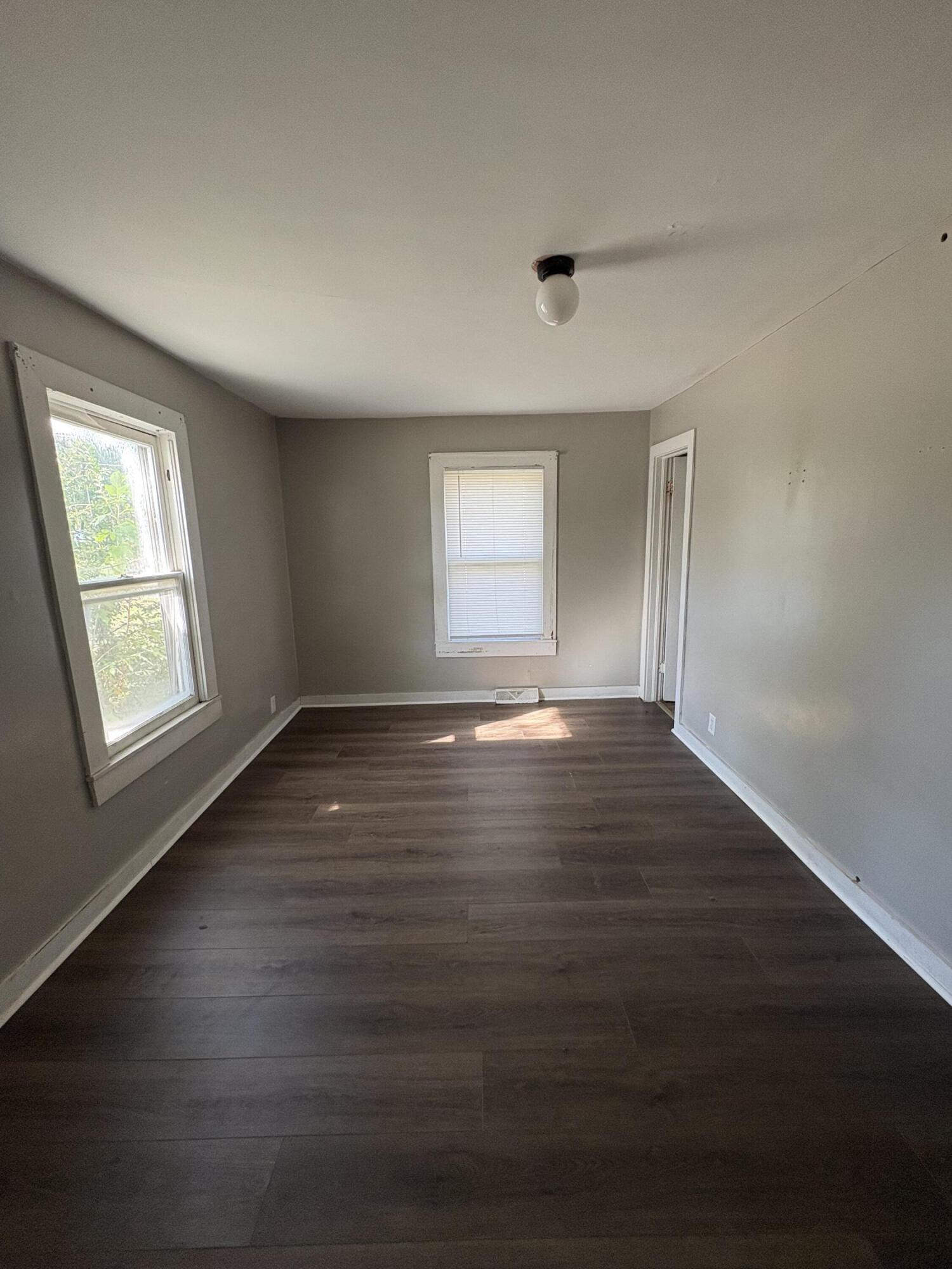 403 E Highland Street, Aurora, MO 65605 — photo 3