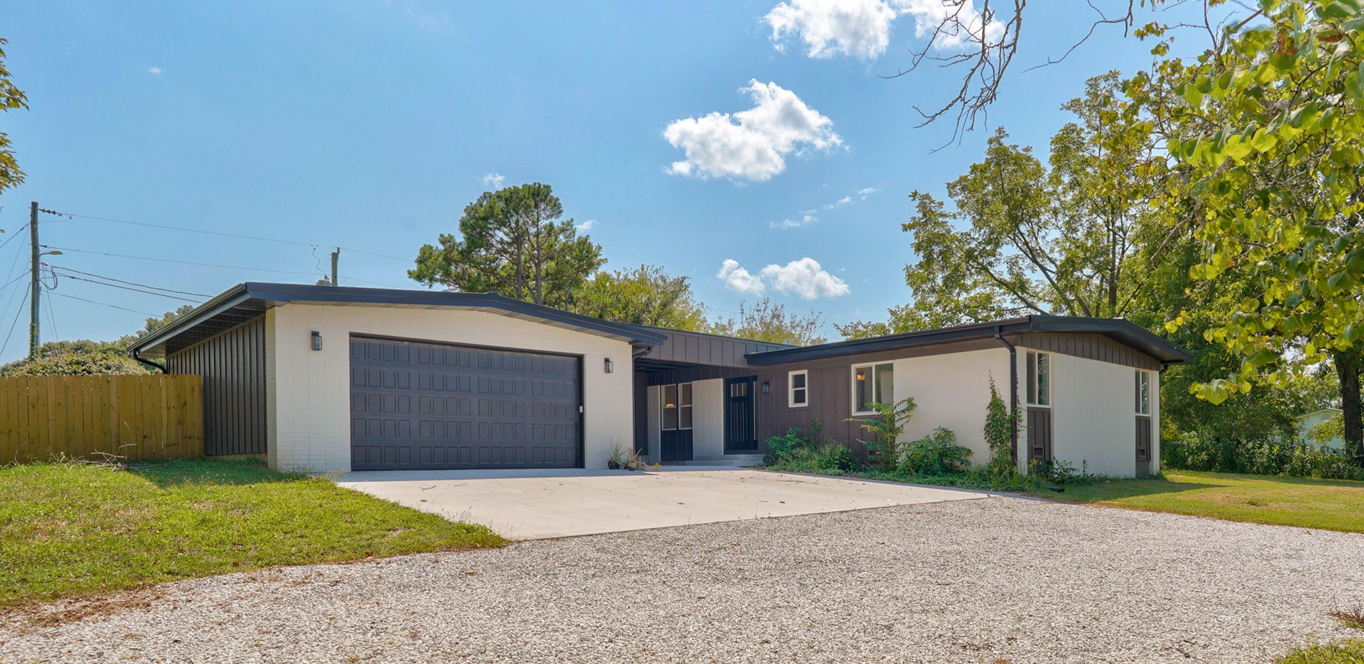5776 E Farm Road 168 — photo