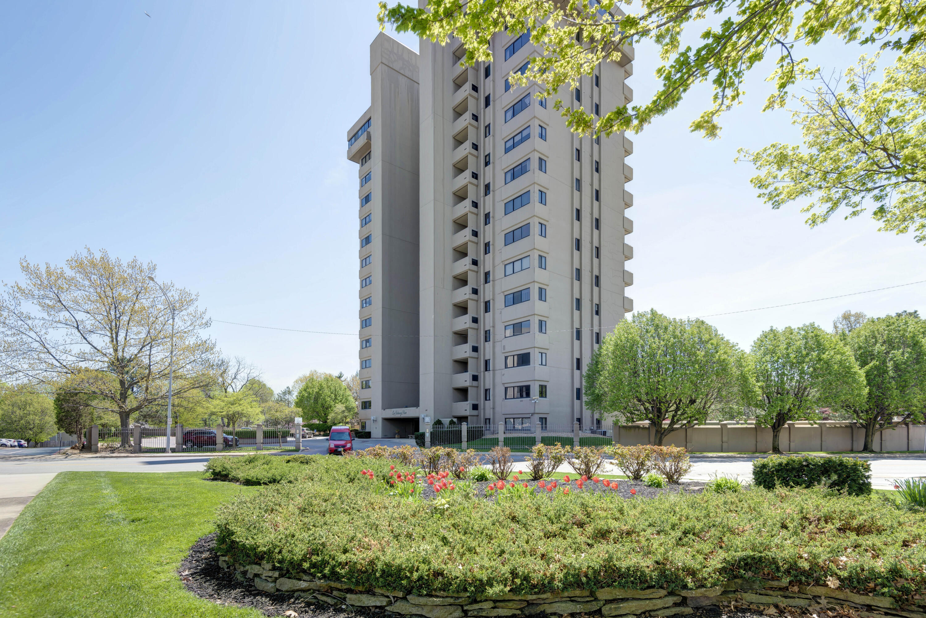 350 S John Q Hammons Parkway 1-a — photo
