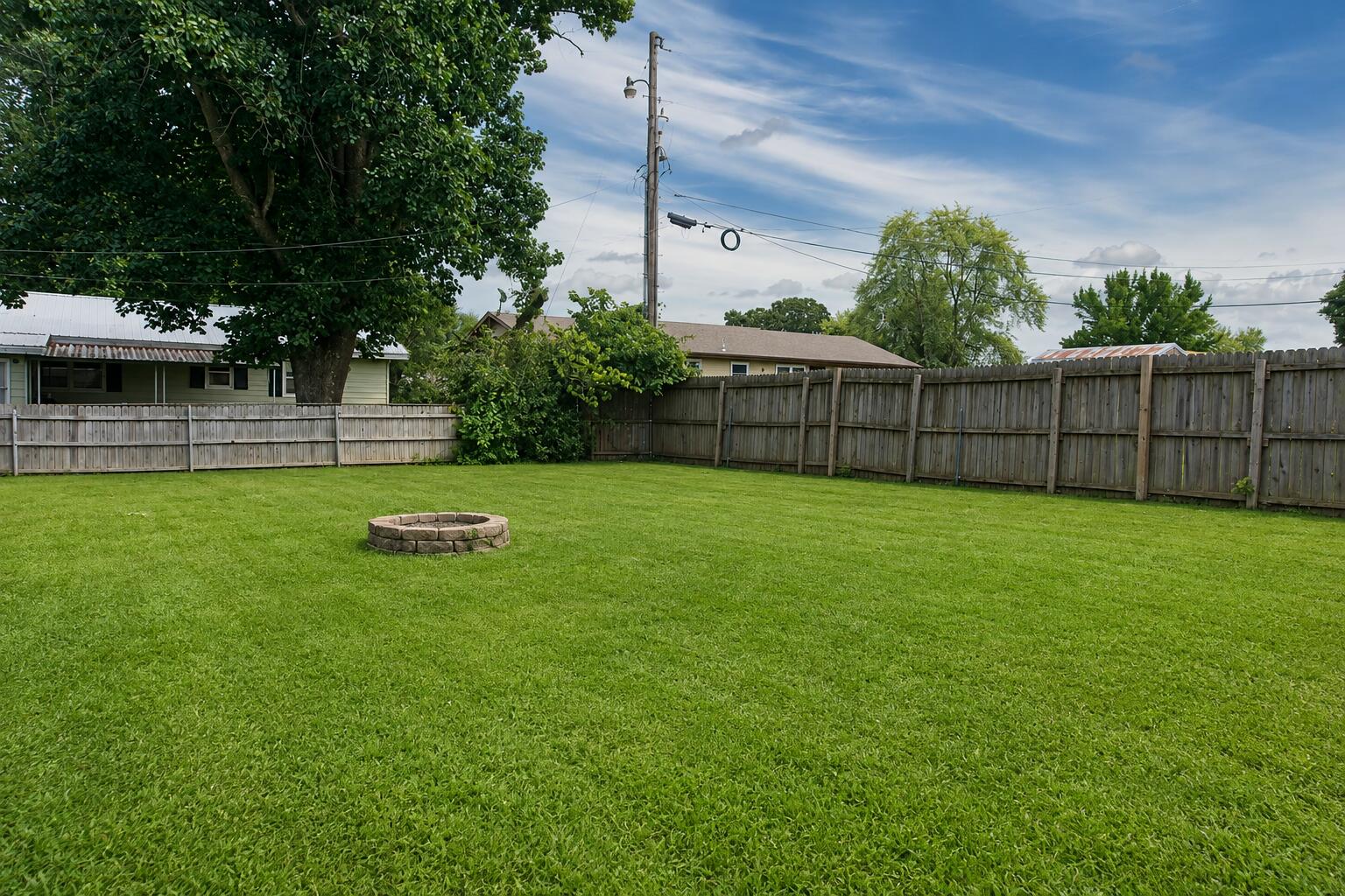 103 E Willow Street, Mansfield, MO 65704 — photo 3