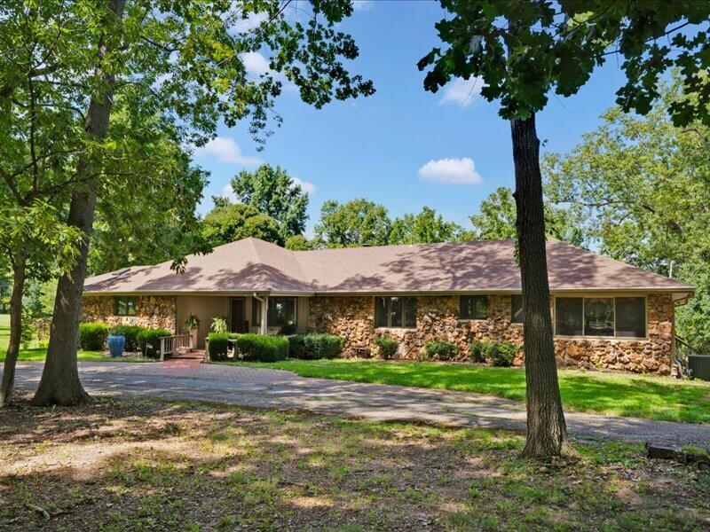 3003 W Sharon Drive — photo