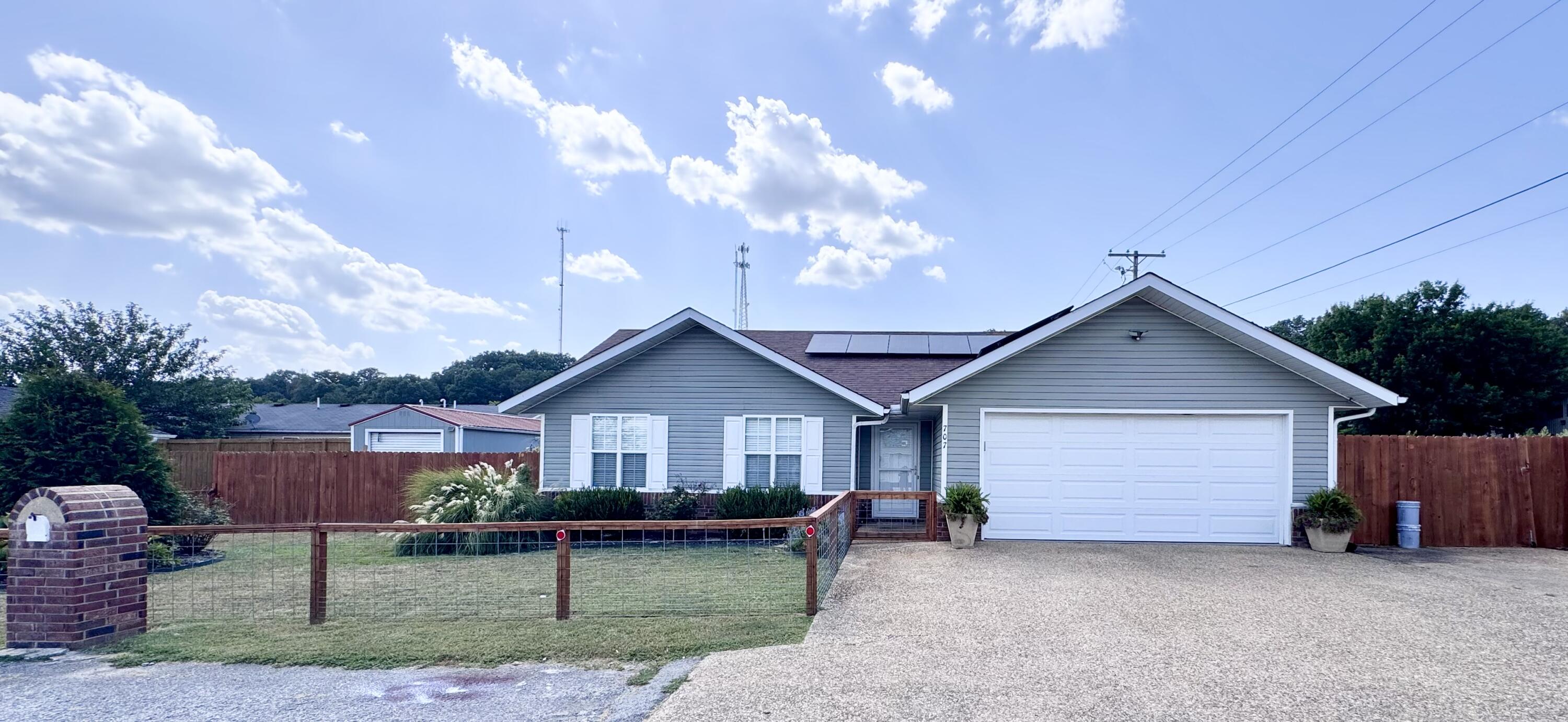 707 Ashley Court — photo