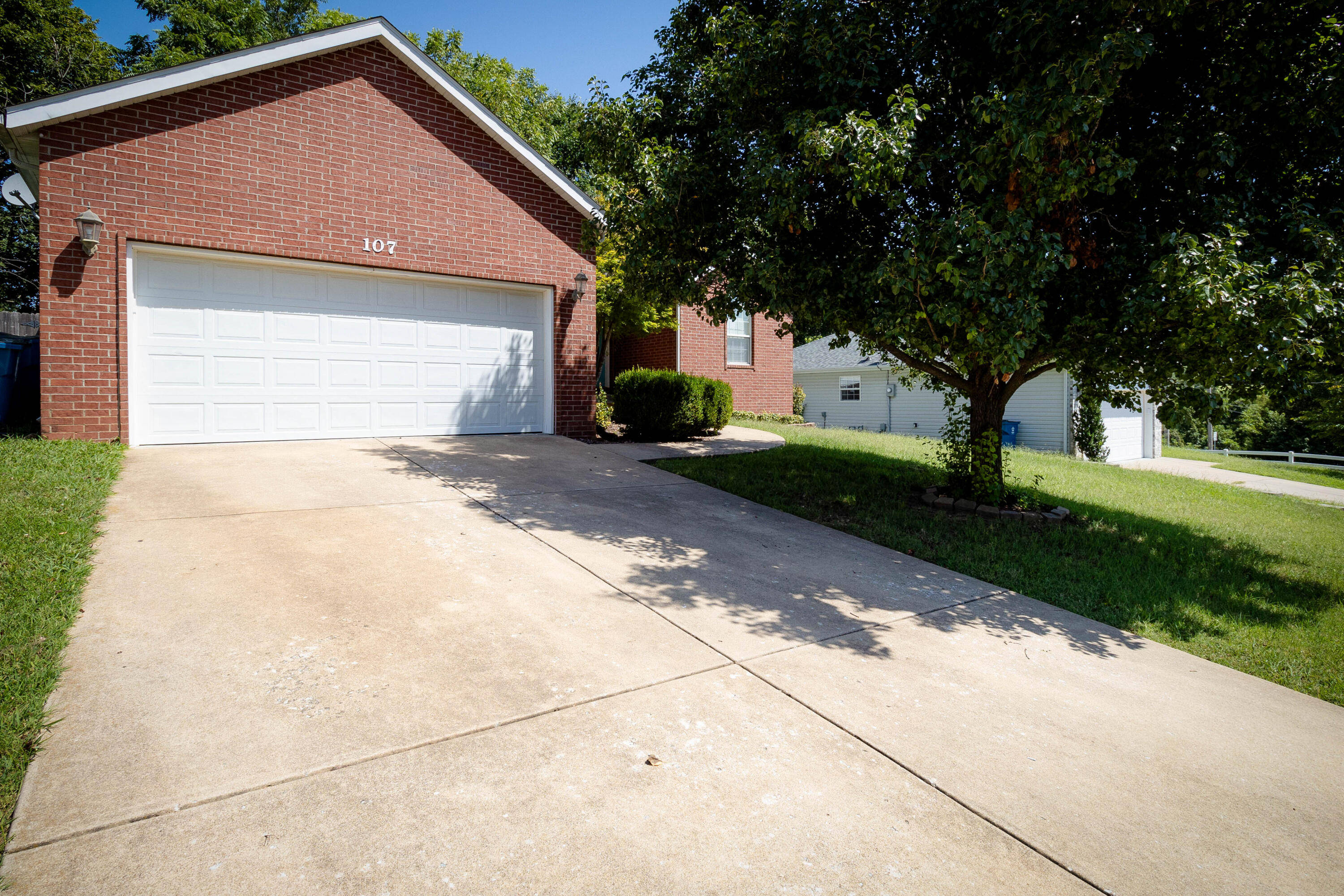 107 W Twin Oak Drive — photo
