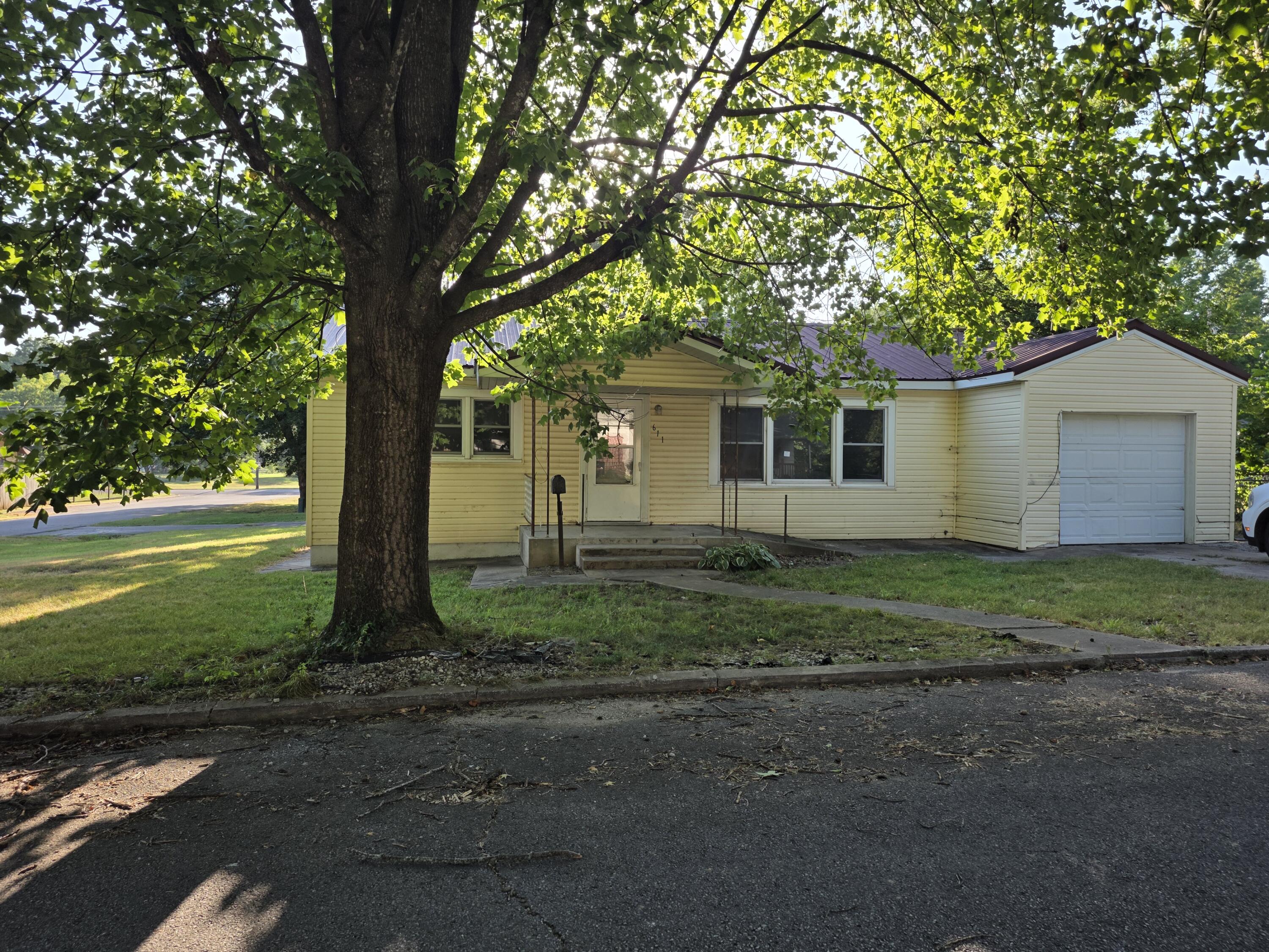 611 S Harrison Avenue — photo