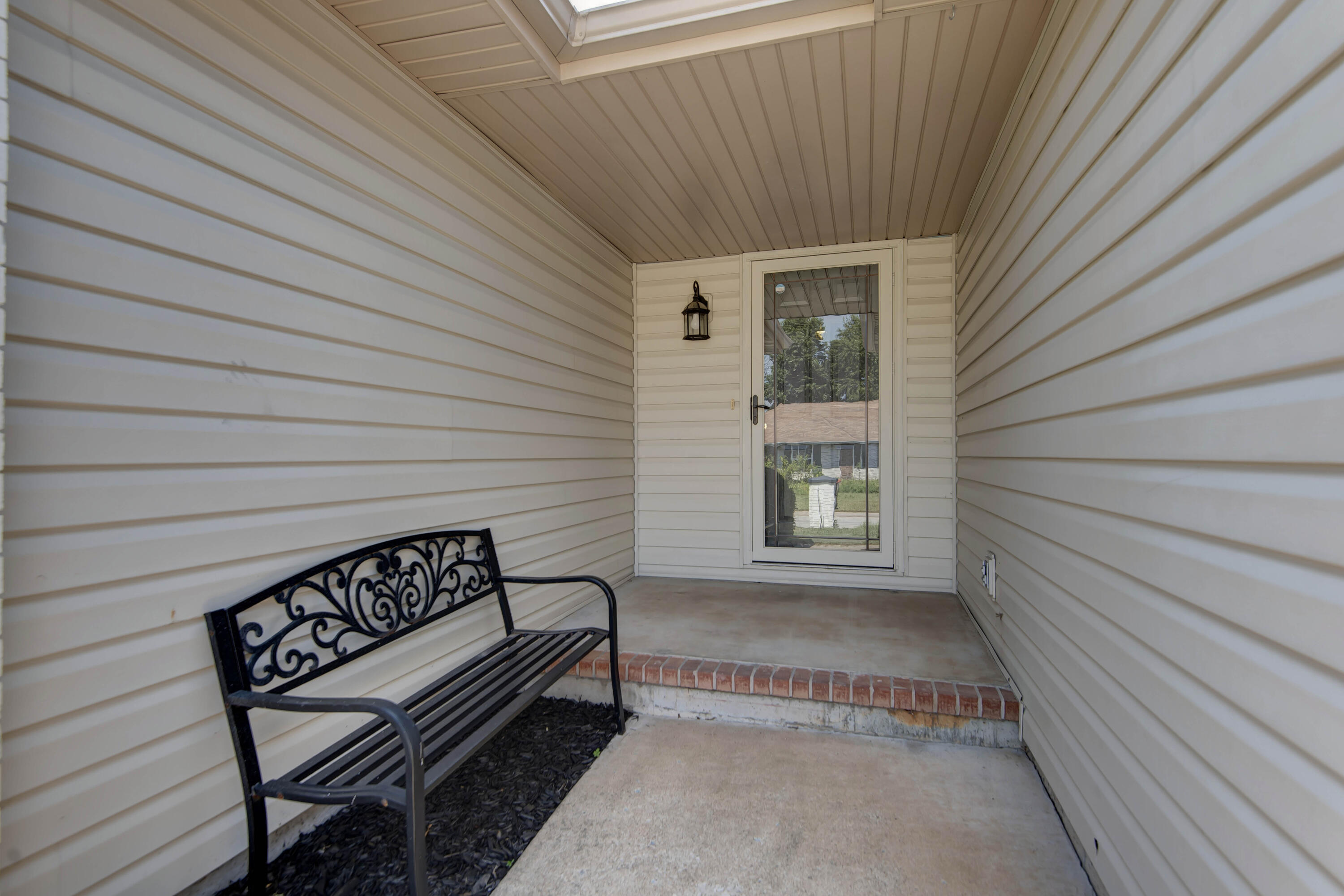 212 E Robin Road, Clever, MO 65631 — photo 2