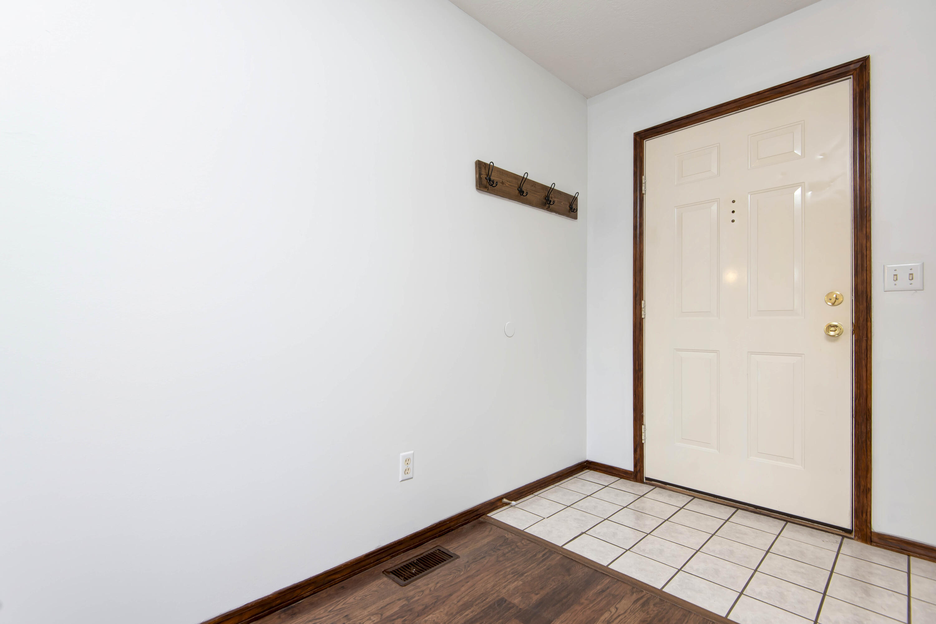 212 E Robin Road, Clever, MO 65631 — photo 3