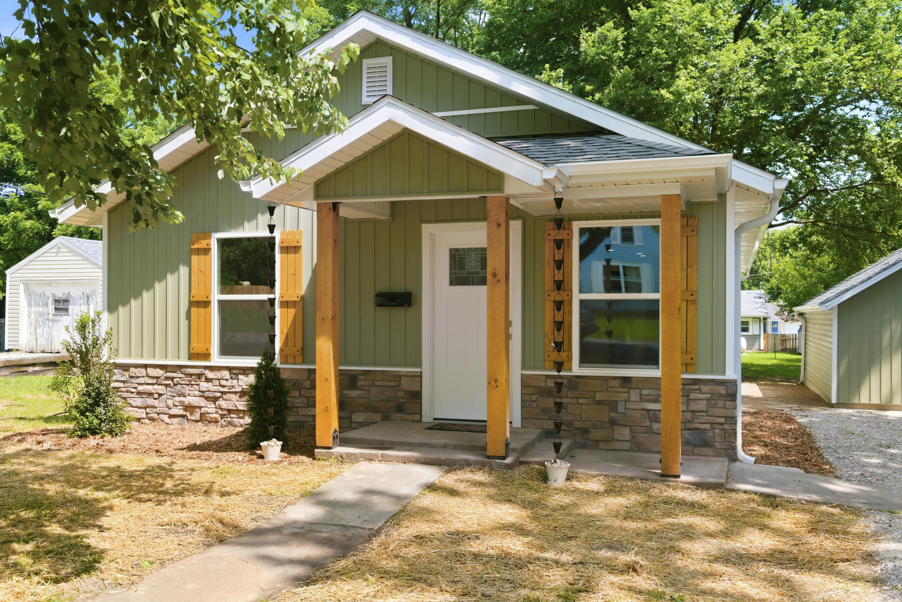 203 Vivian Street — photo