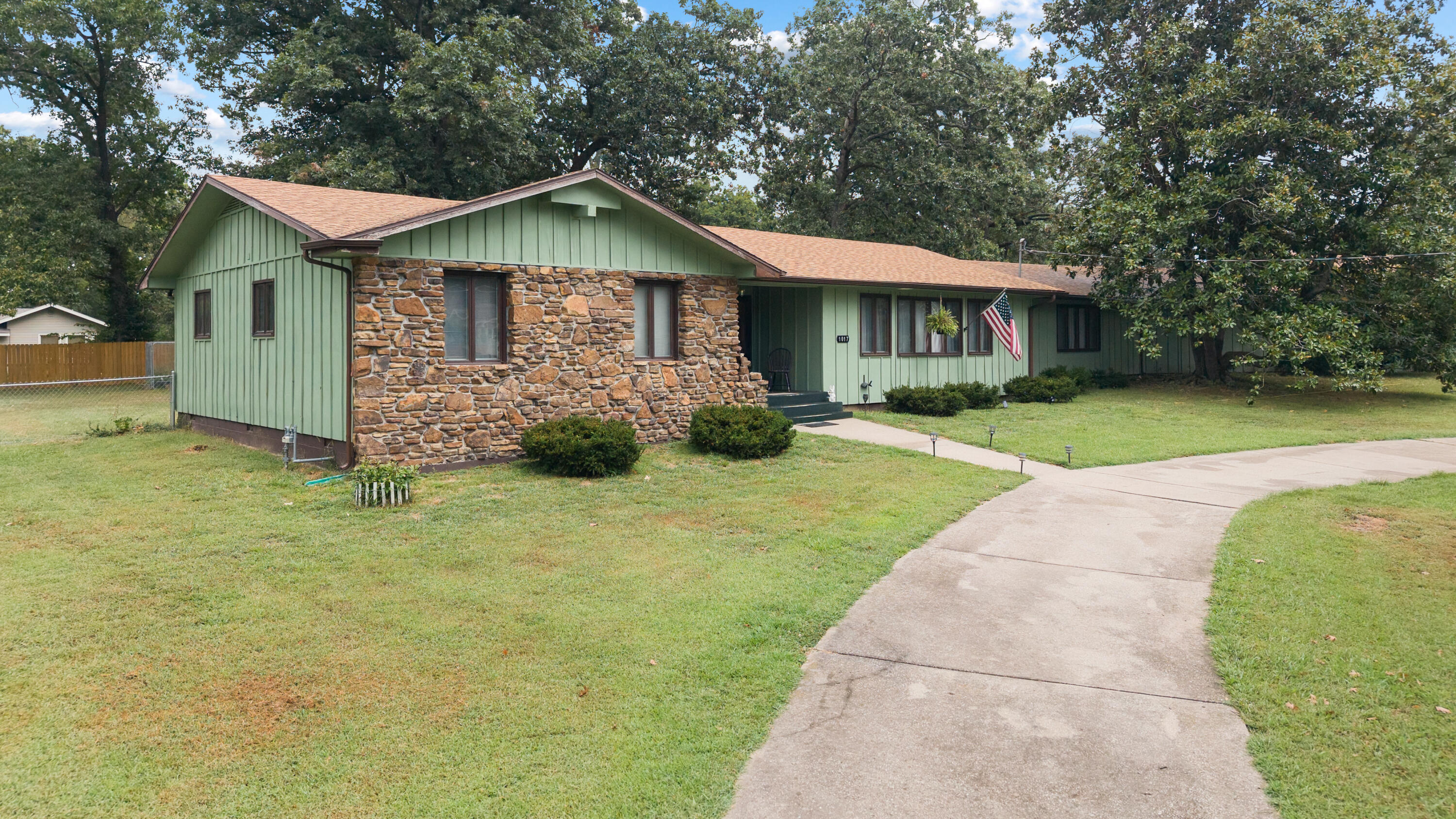 1017 Chinquapin Street — photo
