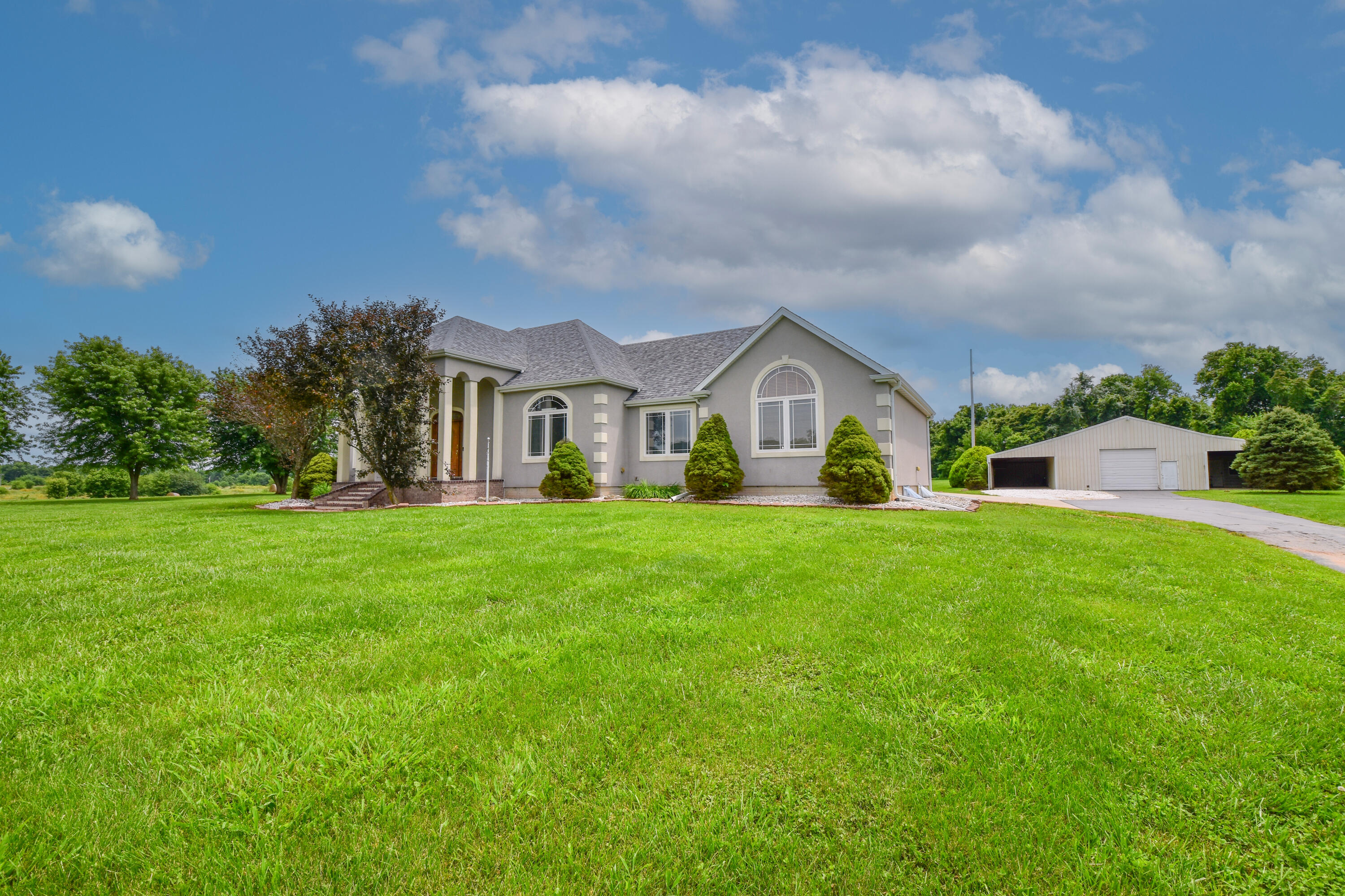 8626 W Farm Road 64 — photo