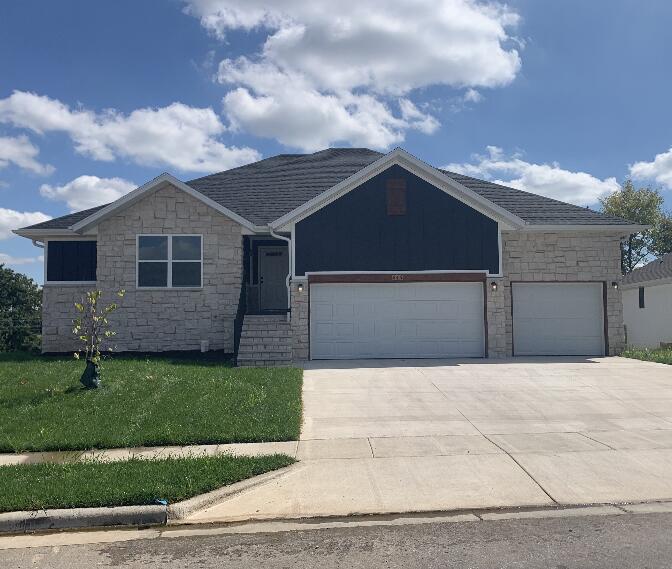 646 W Brook Hollow Road — photo