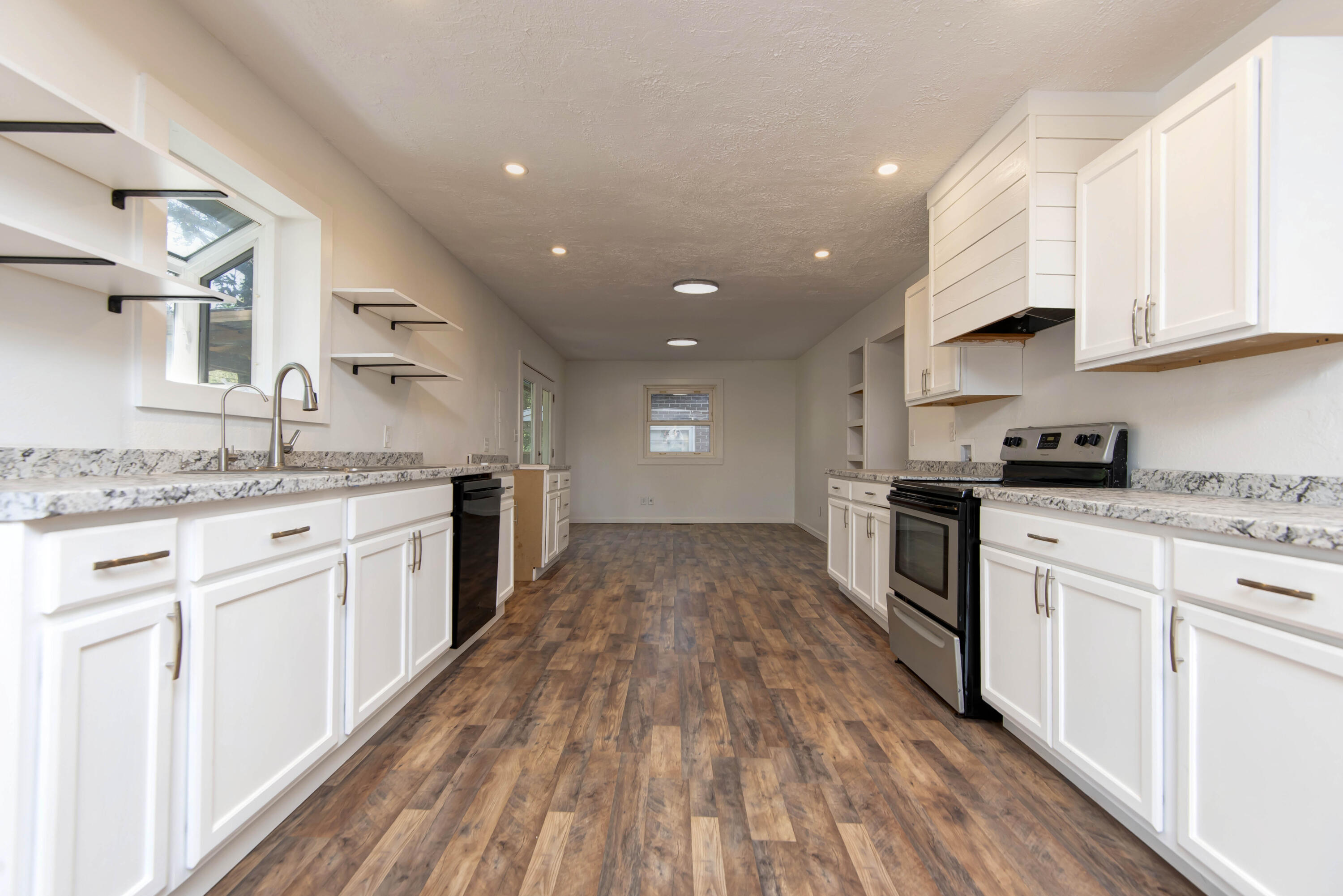 1020 E Edgewood Street, Springfield, MO 65807 — photo 2