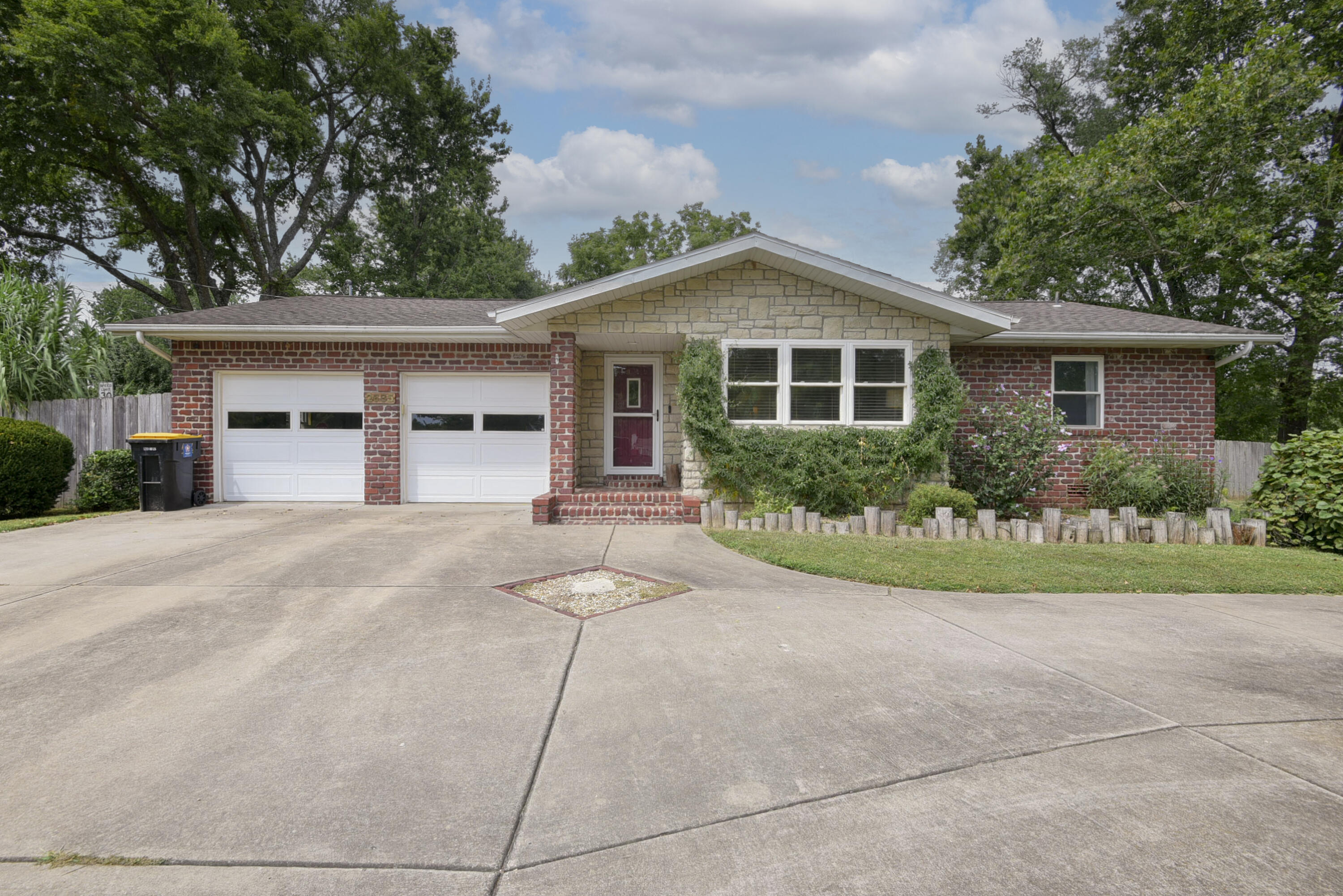 2685 W Farm Road 182 — photo