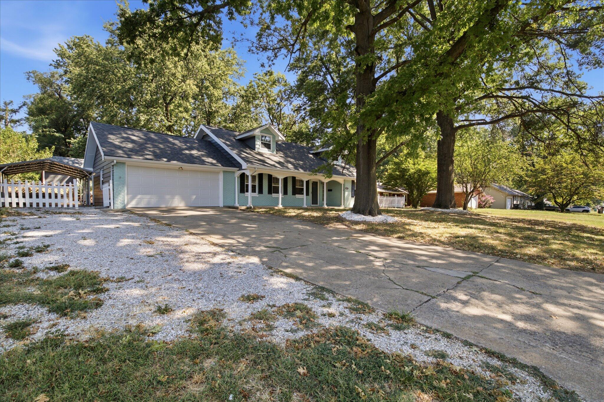 1015 W Downing Street — photo