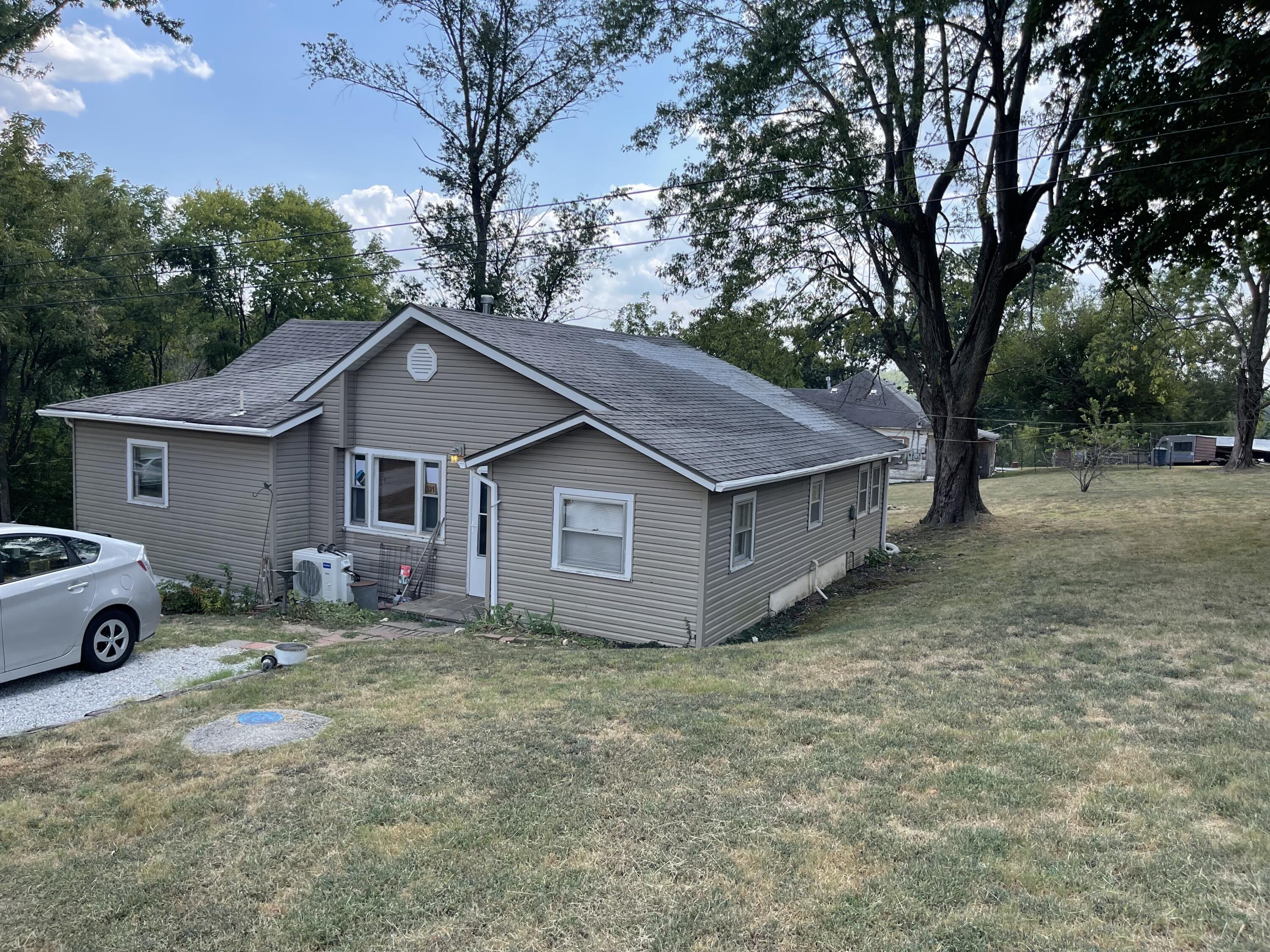 109 E Lillian Avenue E — photo