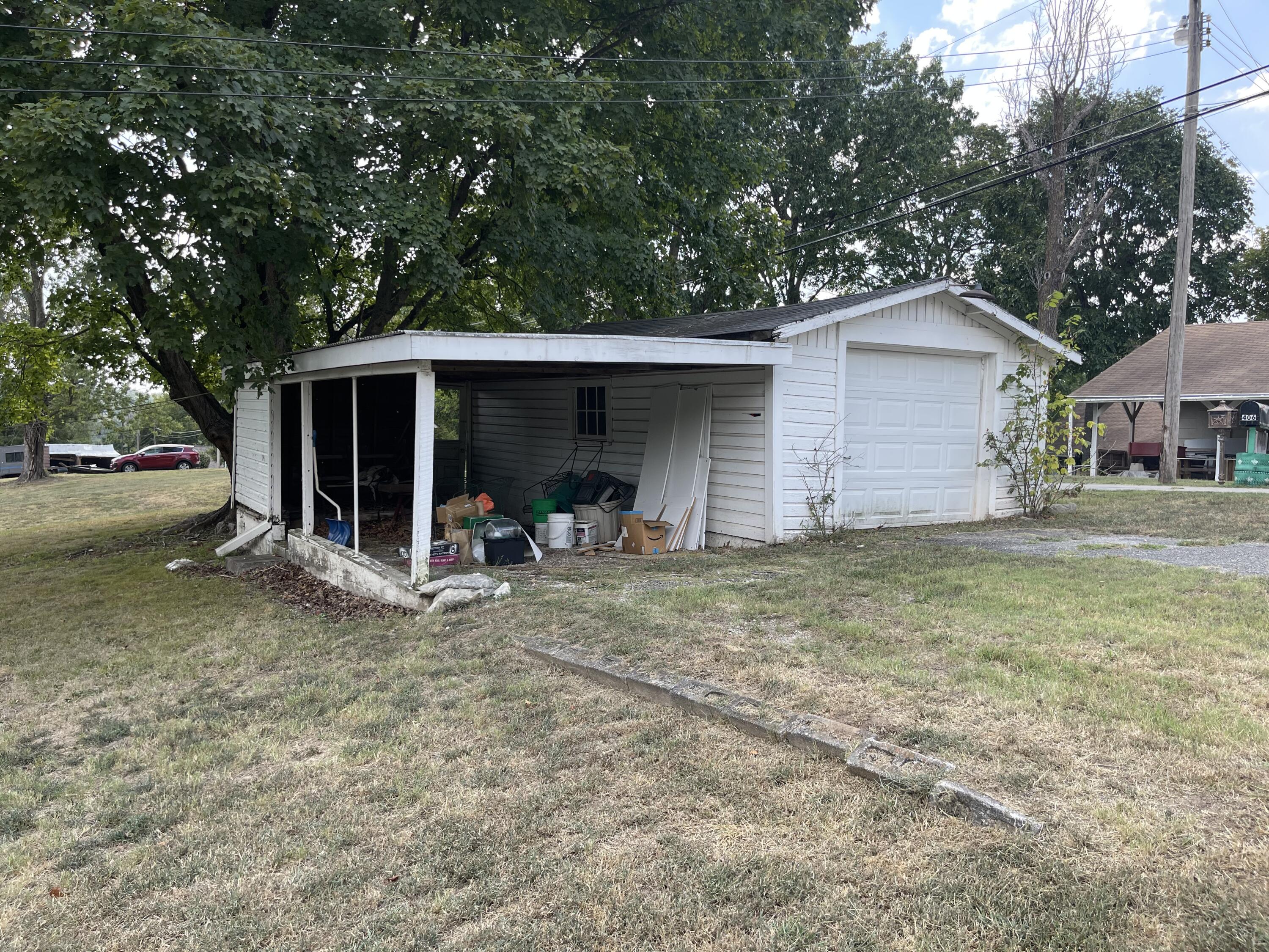 109 E Lillian Avenue E, Crane, MO 65633 — photo 3