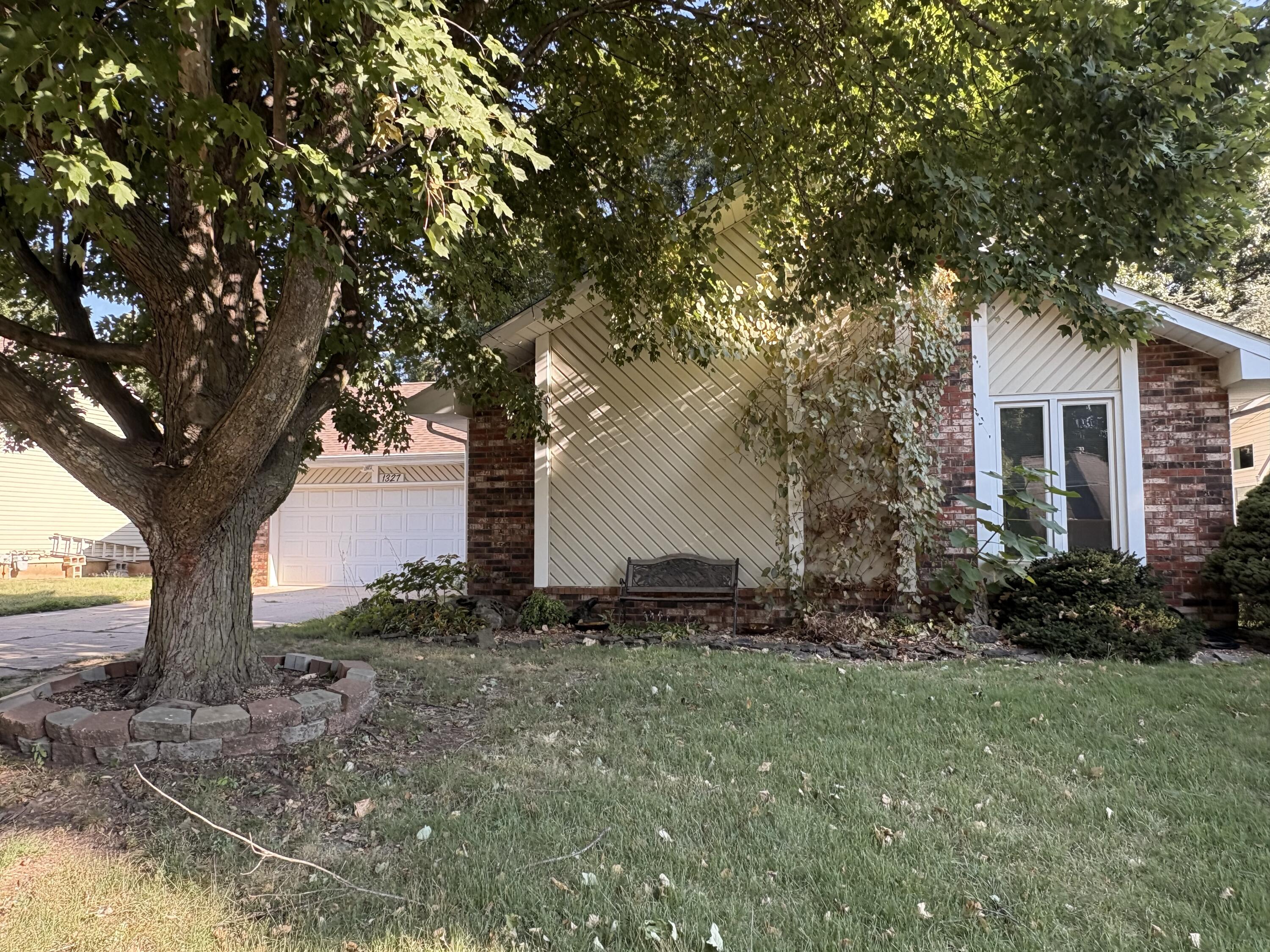 1327 W Riverside Street — photo