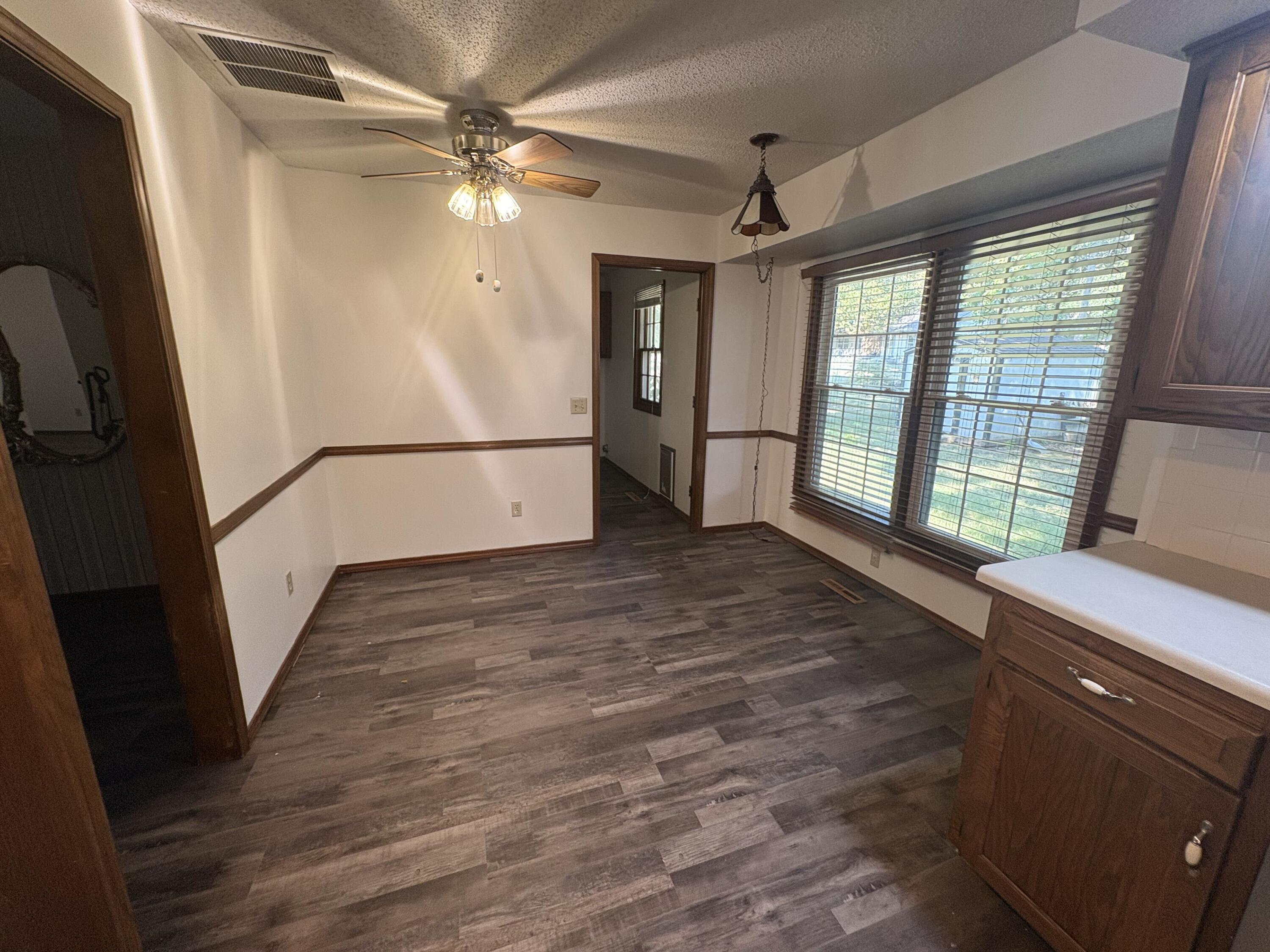 1327 W Riverside Street, Springfield, MO 65807 — photo 2