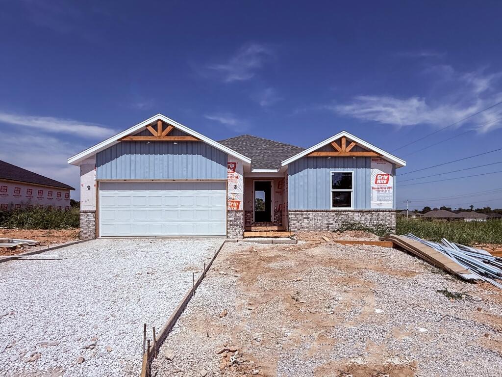 719 W Brook Hollow Road — photo