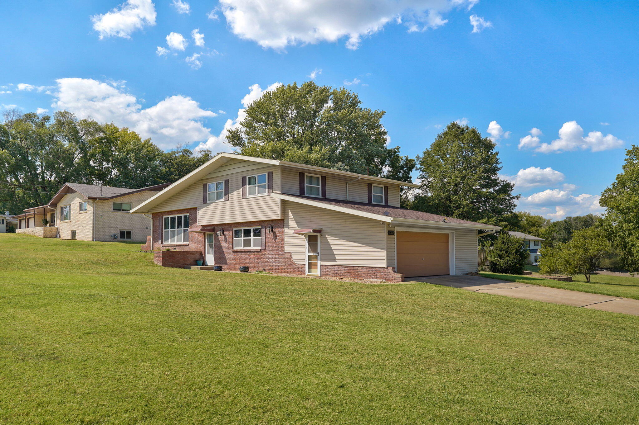 1757 E Mcclernon Street, Springfield, MO 65803 — photo 2