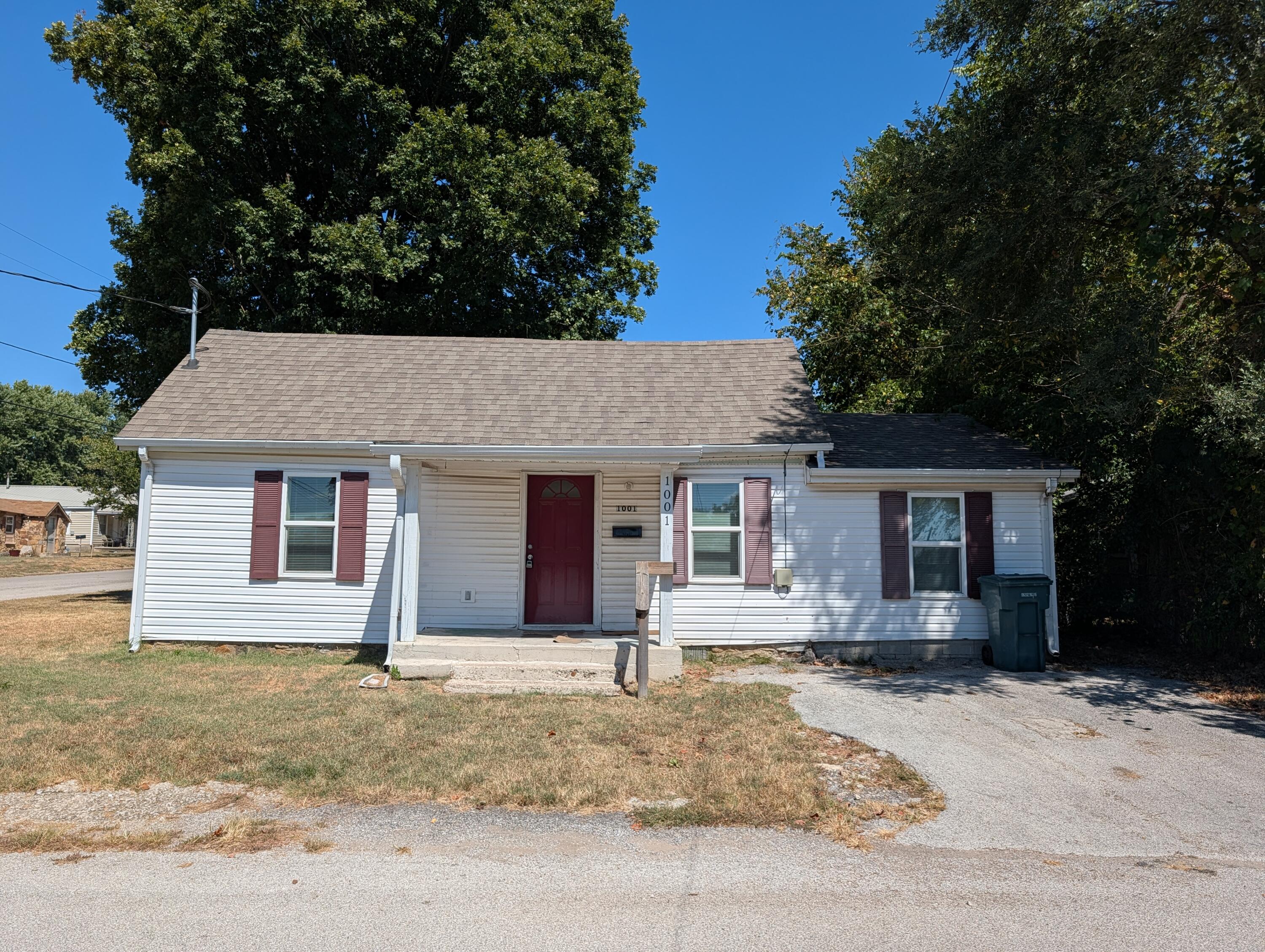 1001 E Chestnut Street — photo