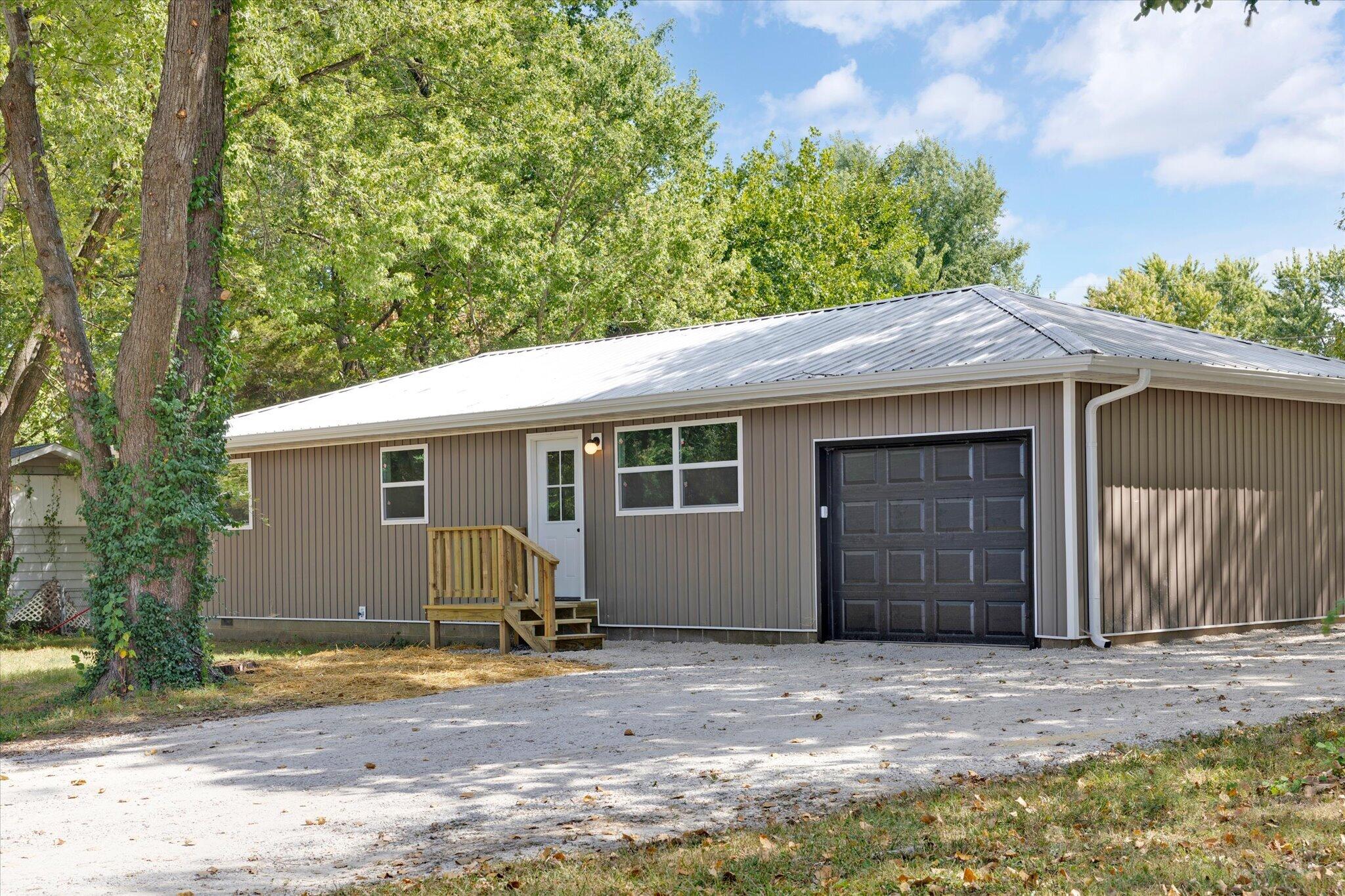 406 W Fairview Street — photo