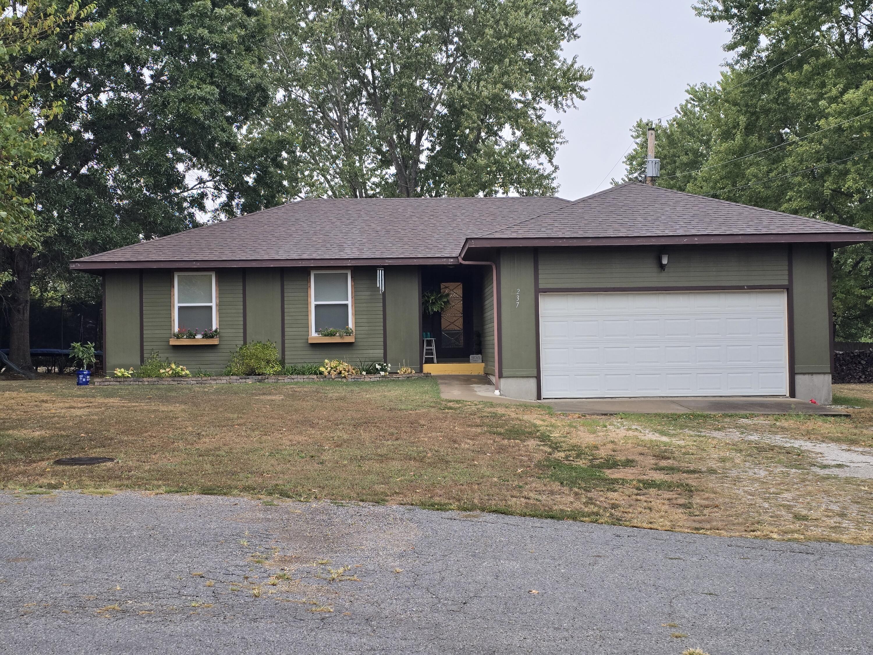237 Renee Avenue — photo