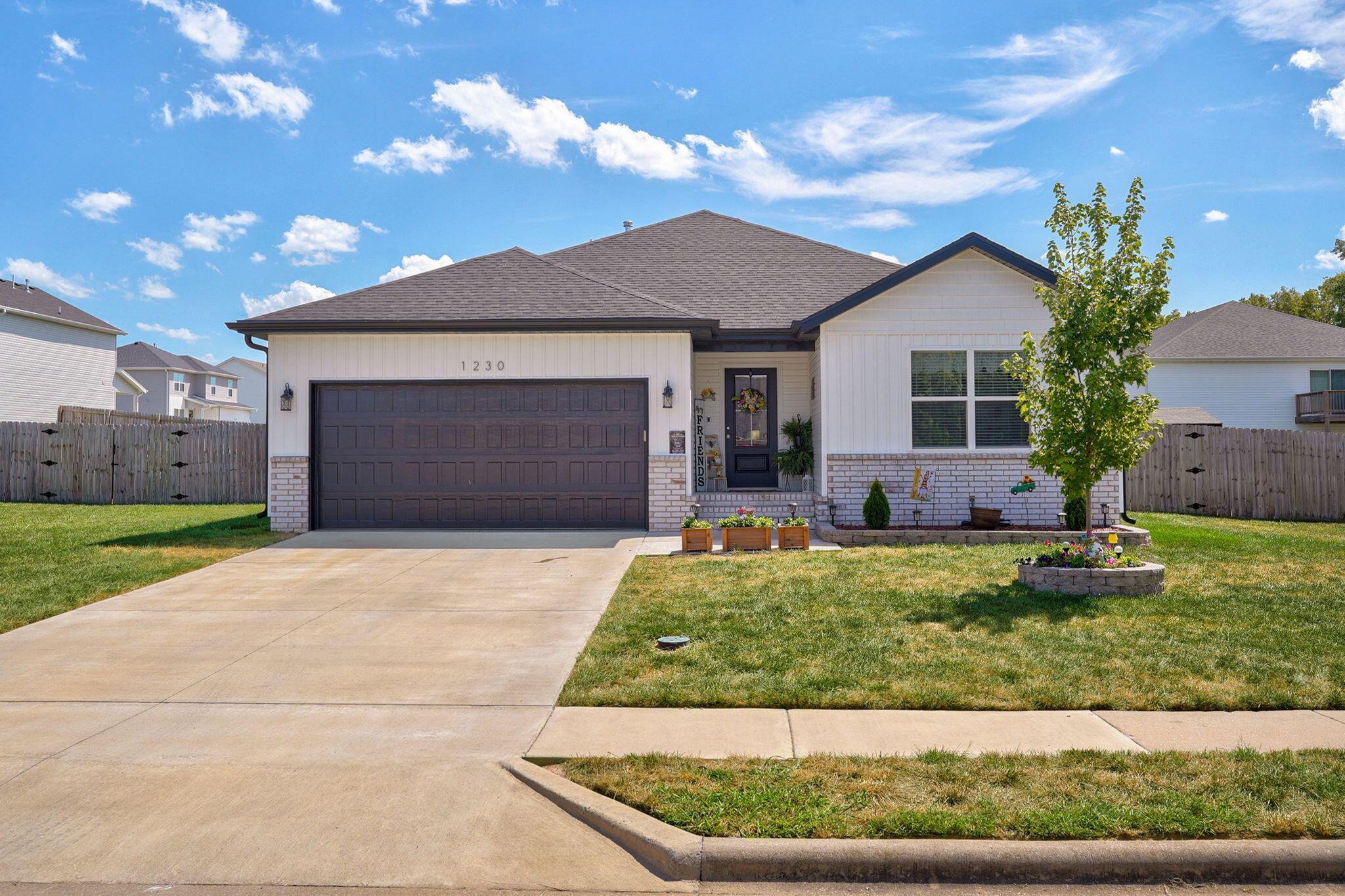 1230 W Lois Lane — photo