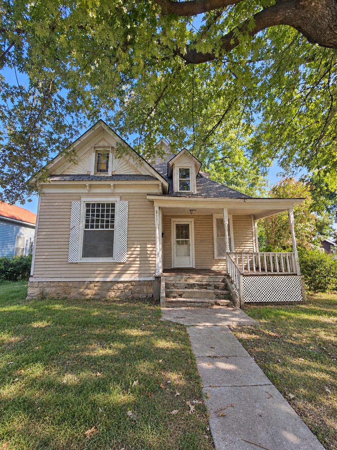 817 W Locust Street — photo