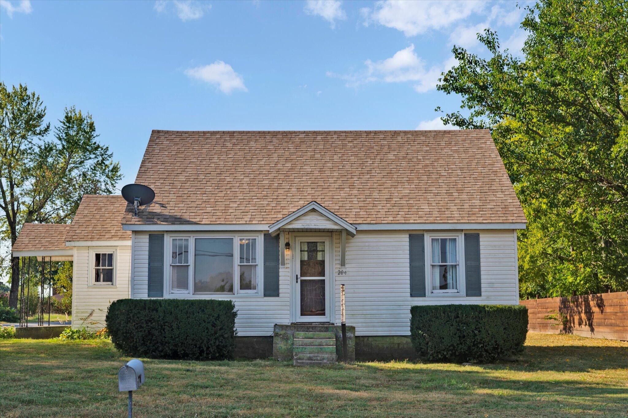 204 E Oak Street — photo