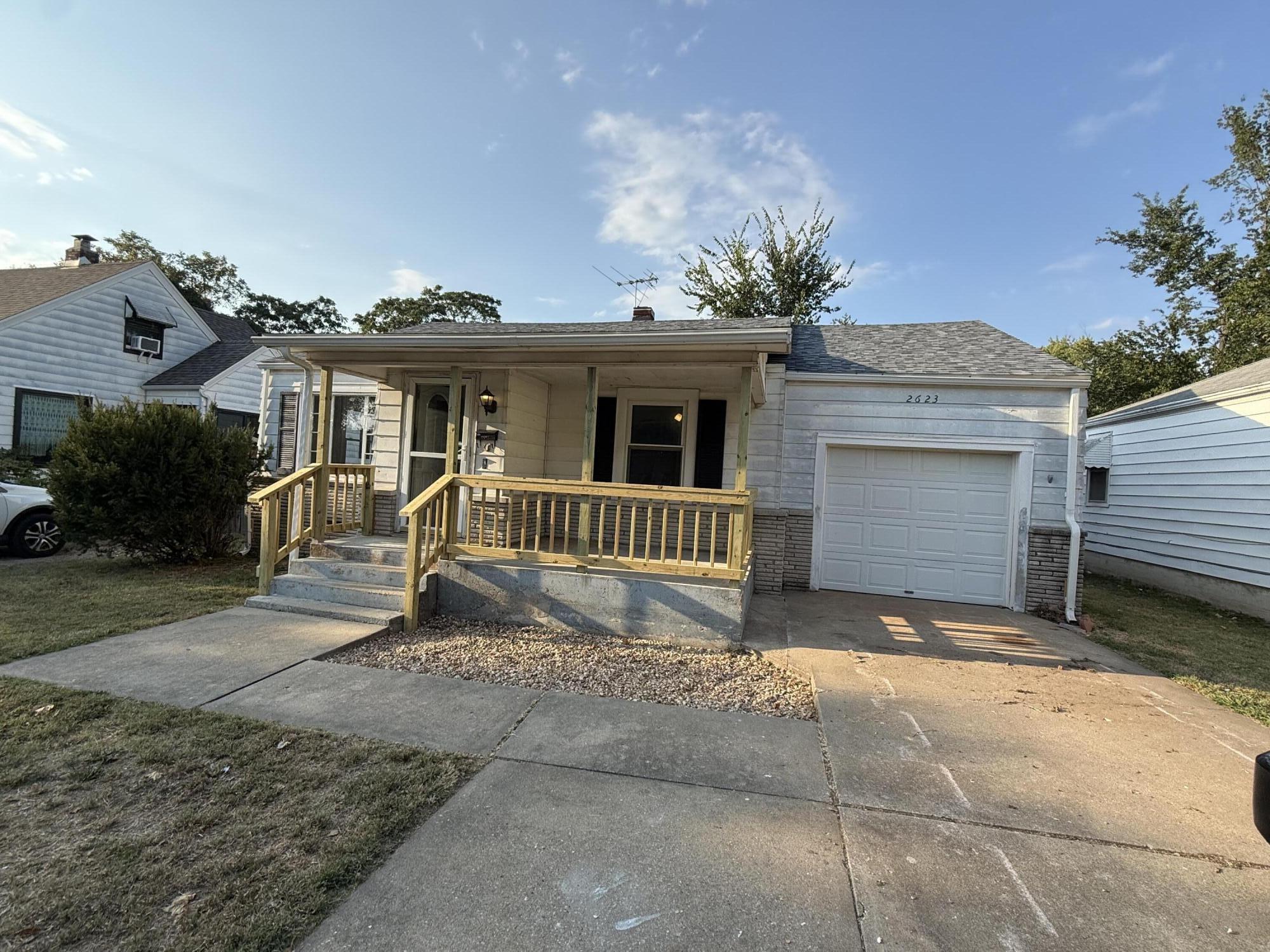 2623 W Lincoln Street — photo