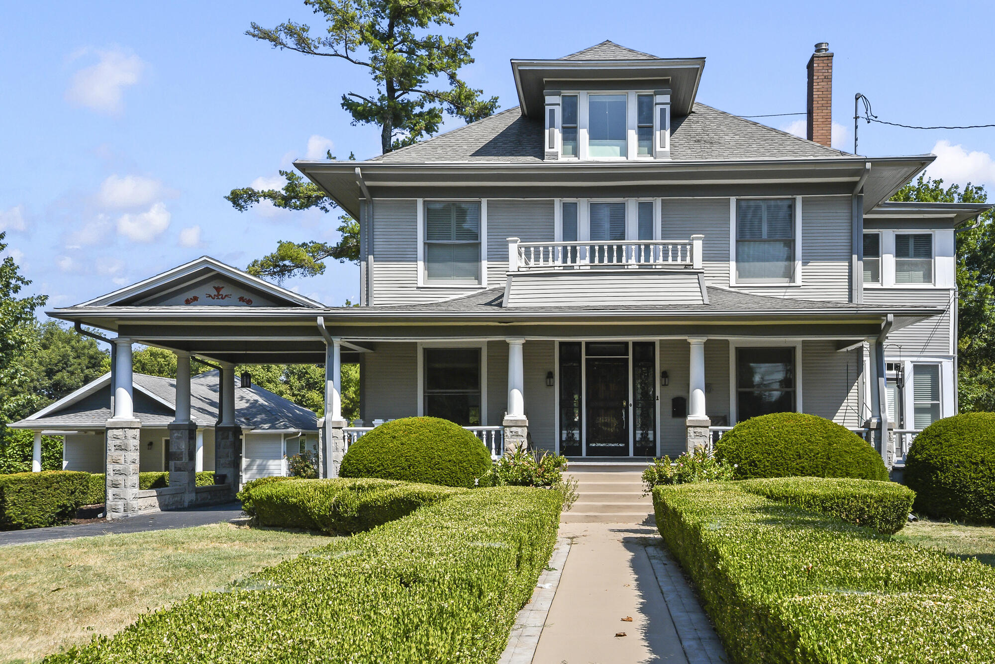 1635 E Walnut Street — photo