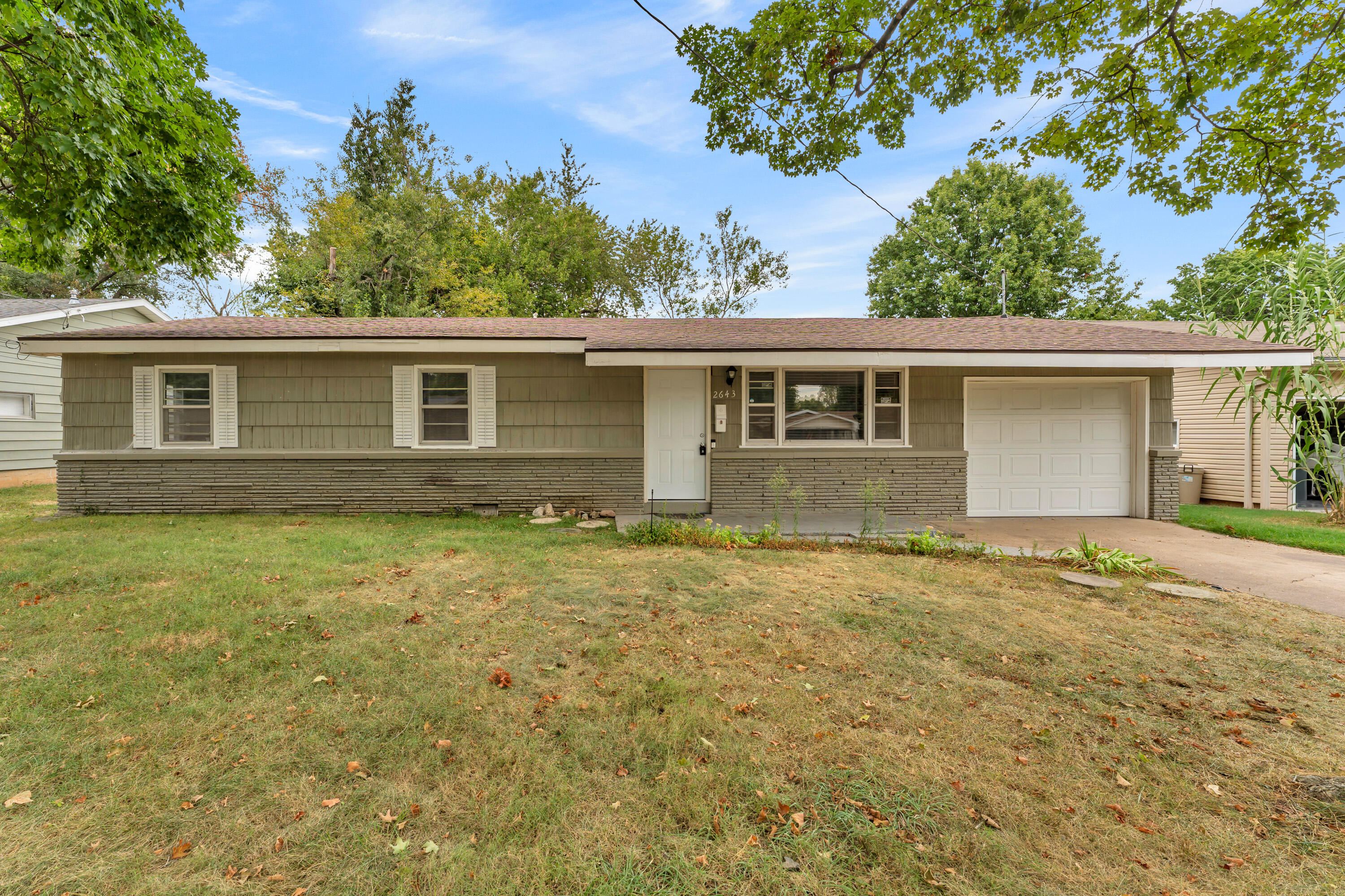 2643 E Belmont Street — photo