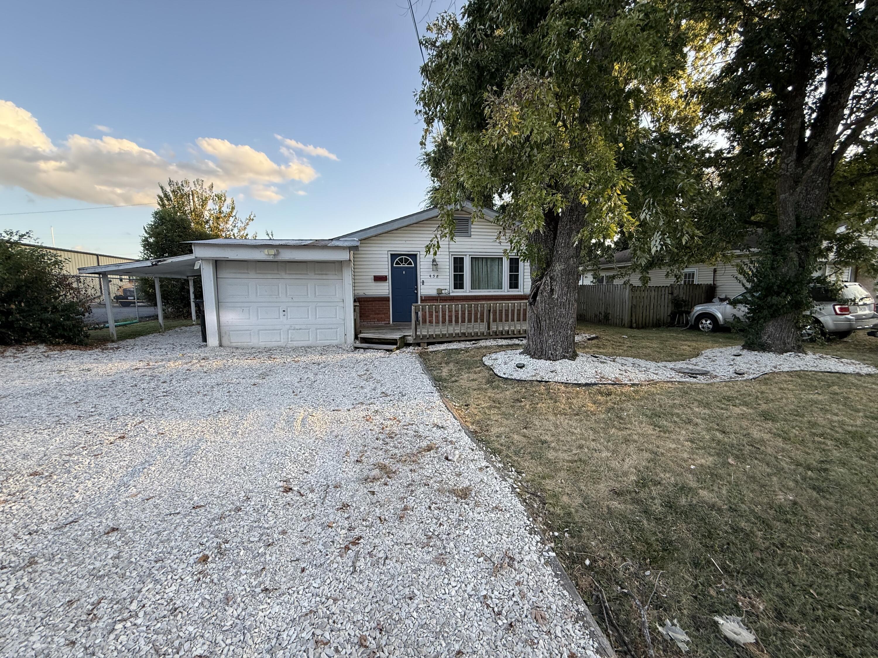 438 E Madison Street, Marshfield, MO 65706 — photo 2